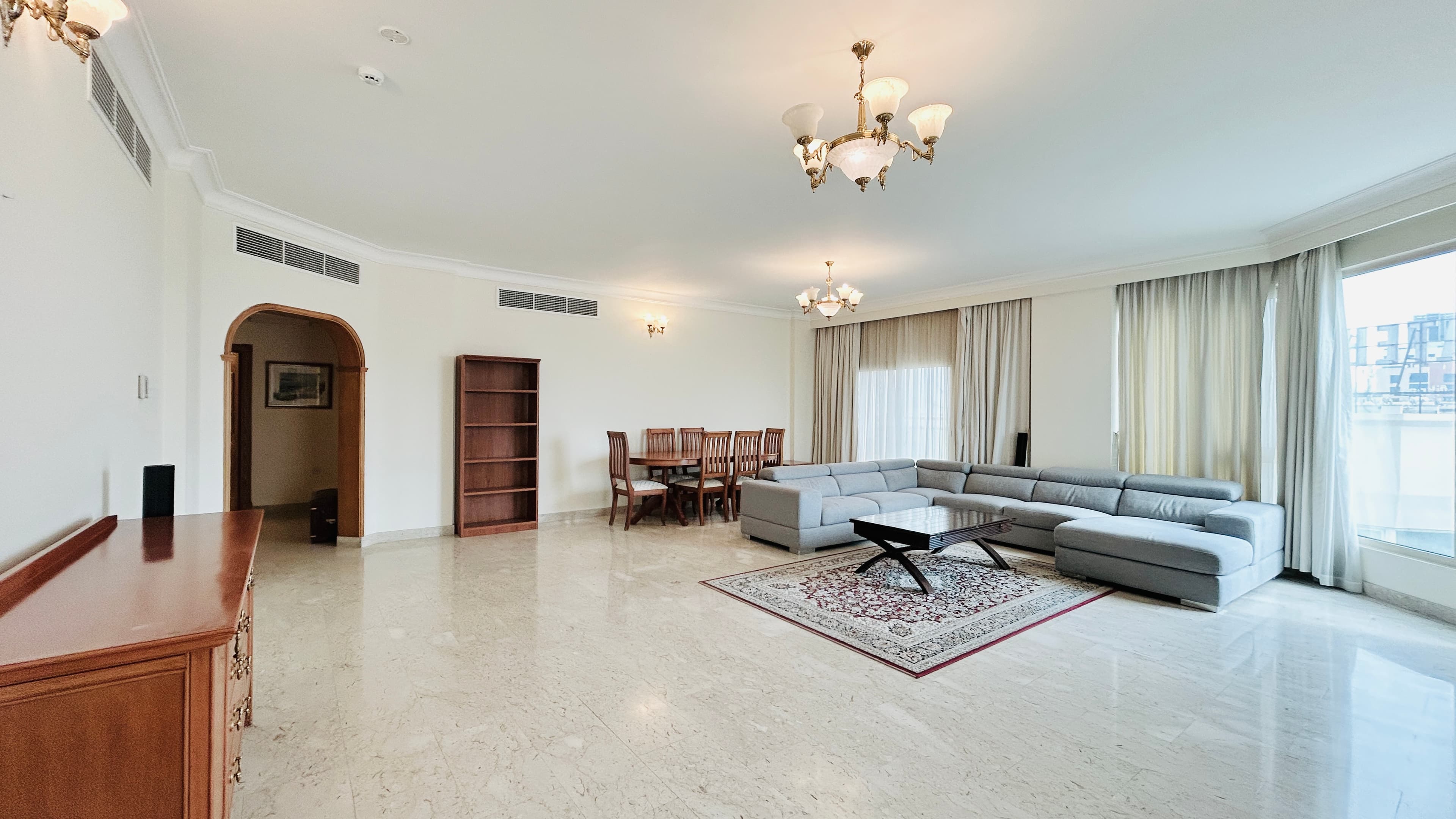 PETS ALLOWED | BRIGHT & SPACIOUS HOME | BALCONY | MODERN RESIDENCE