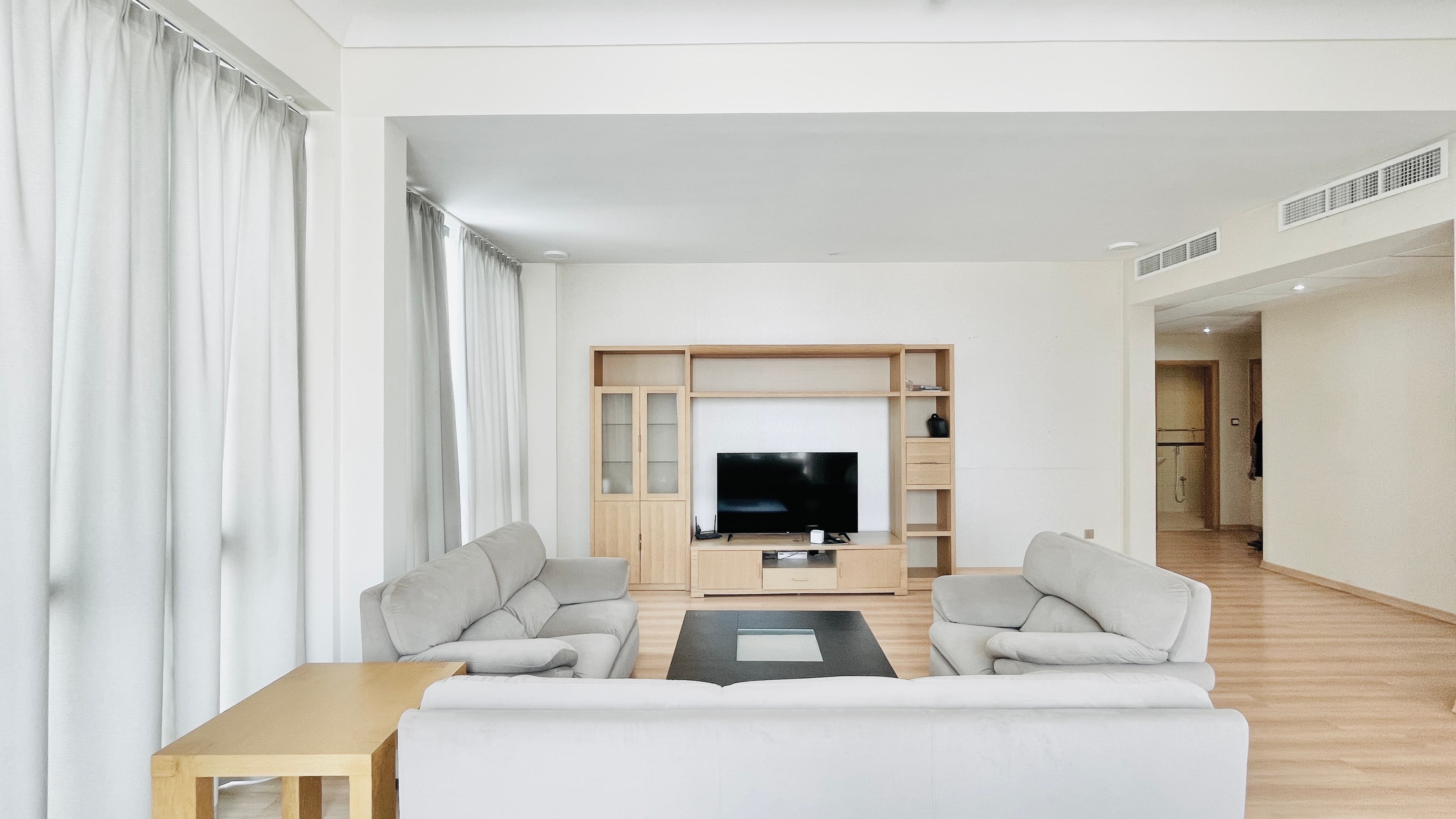 SPACIOUS ROOMS | HOUSEKEEPING | CITYVIEW