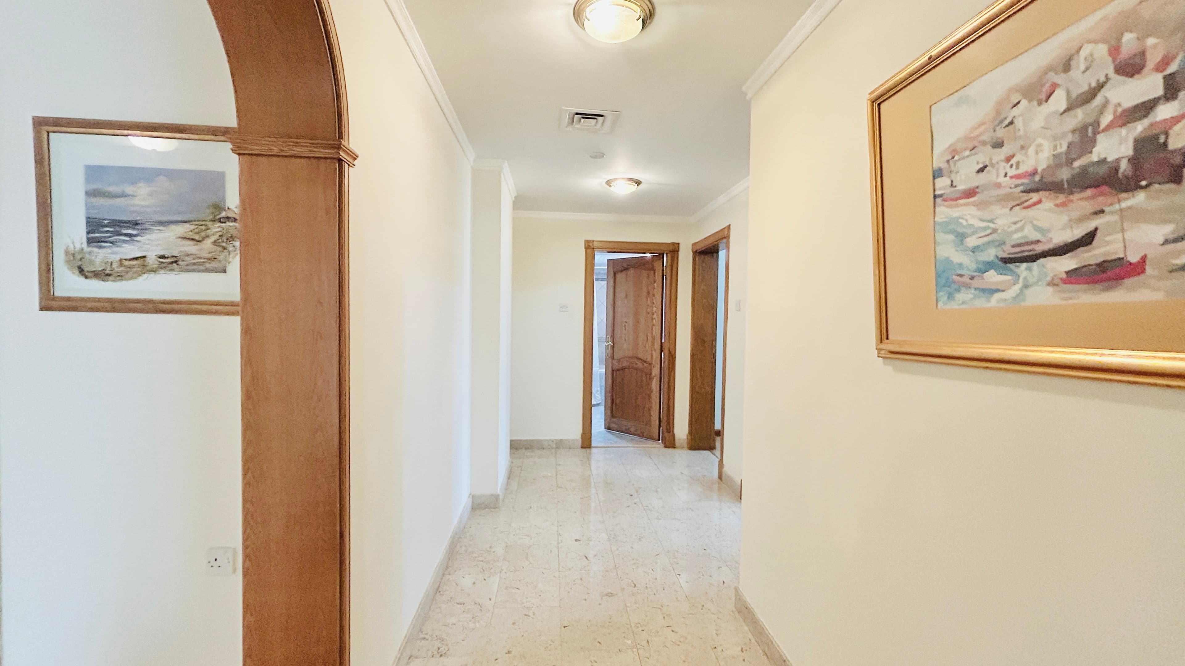 PETS ALLOWED | BRIGHT & SPACIOUS HOME | BALCONY | MODERN RESIDENCE