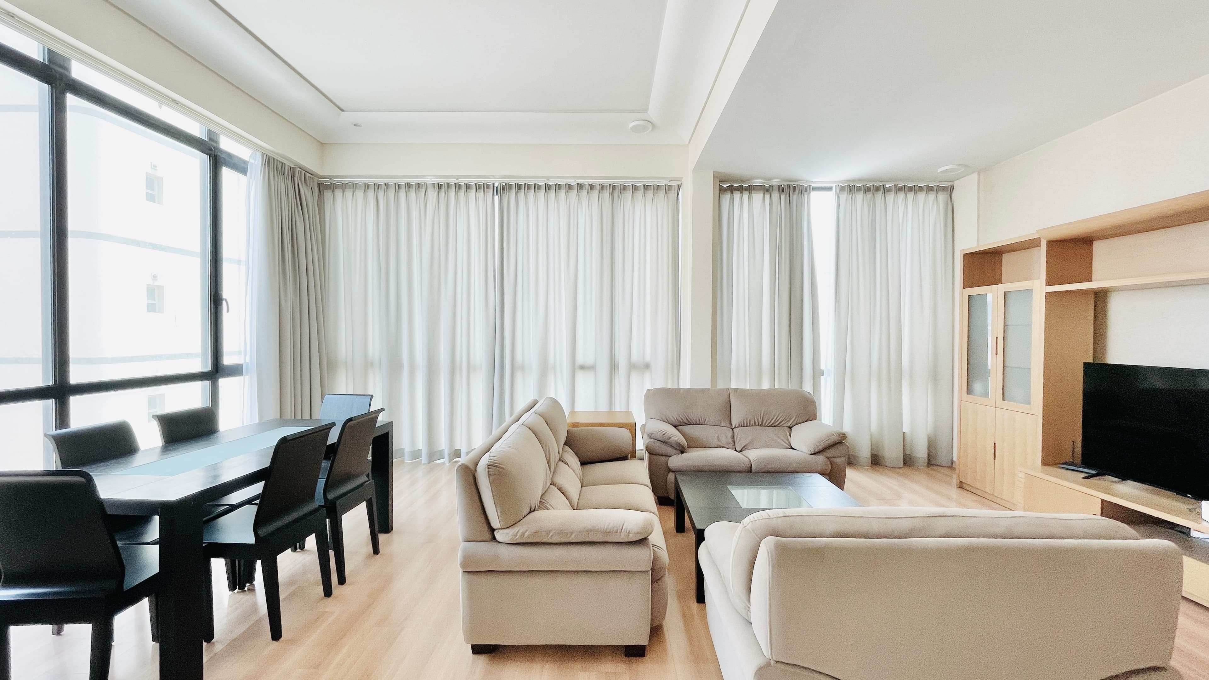 SPACIOUS ROOMS | HOUSEKEEPING | CITYVIEW