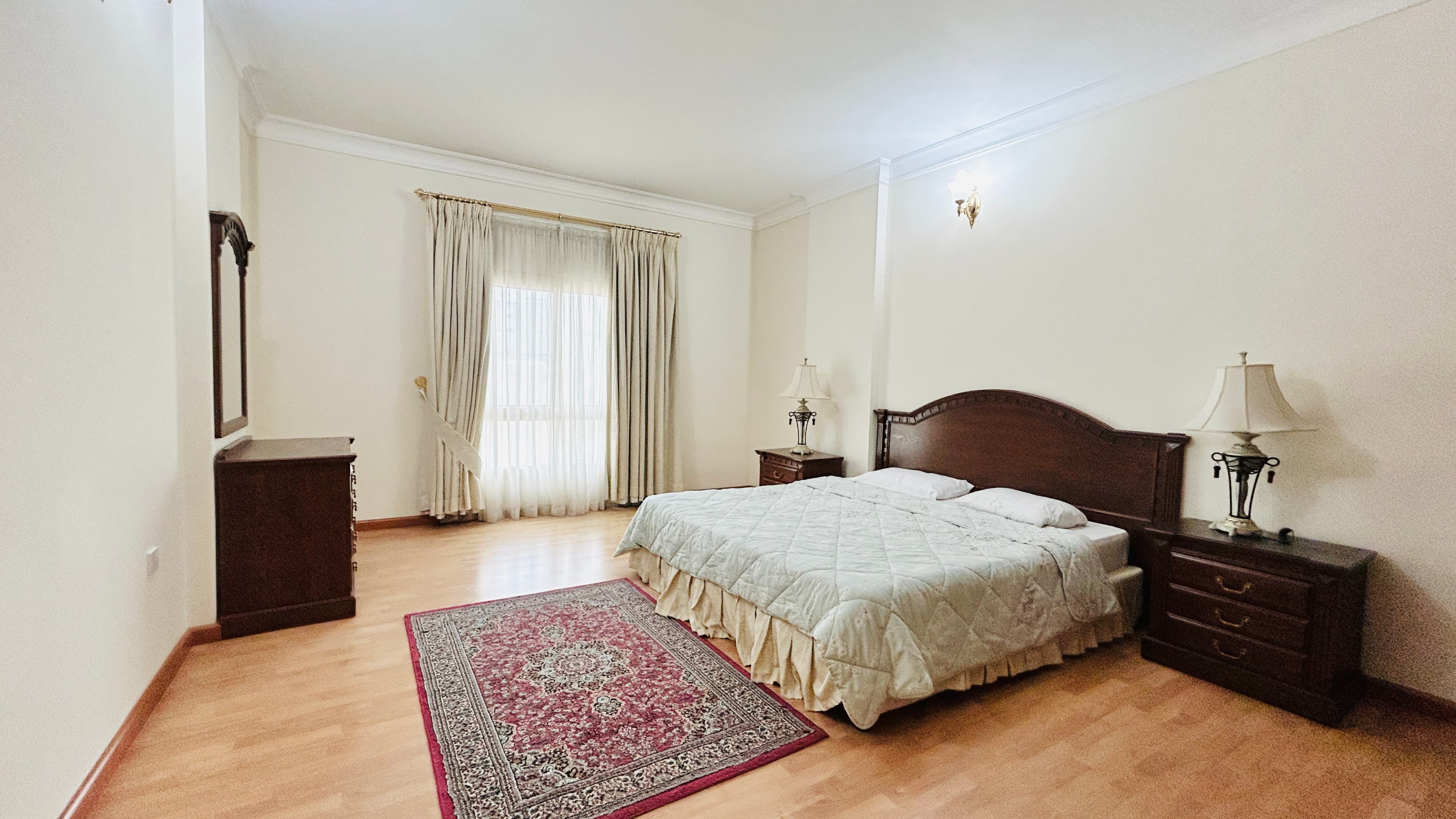 PETS ALLOWED | BRIGHT & SPACIOUS HOME | BALCONY | MODERN RESIDENCE