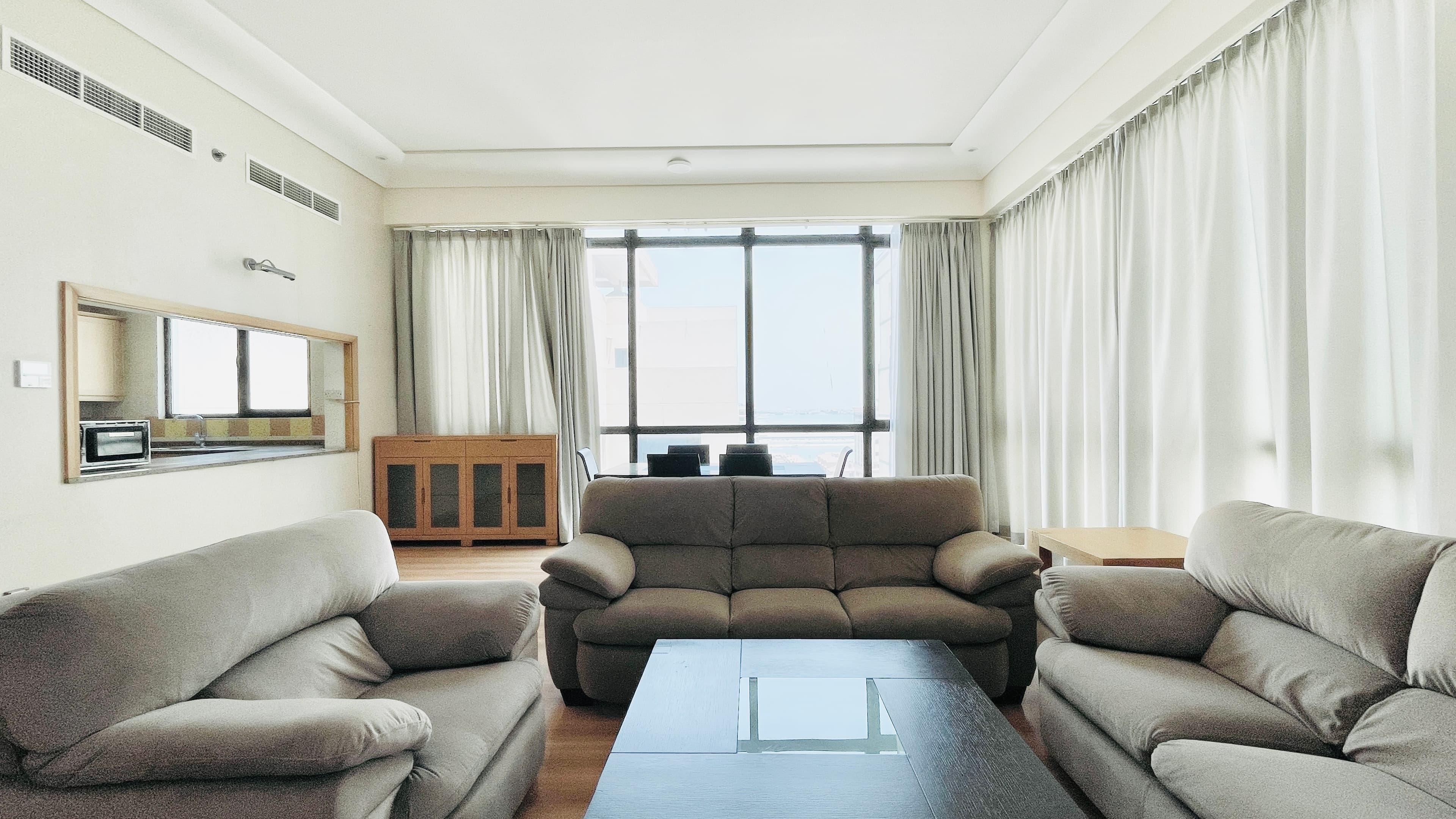 SPACIOUS ROOMS | HOUSEKEEPING | CITYVIEW