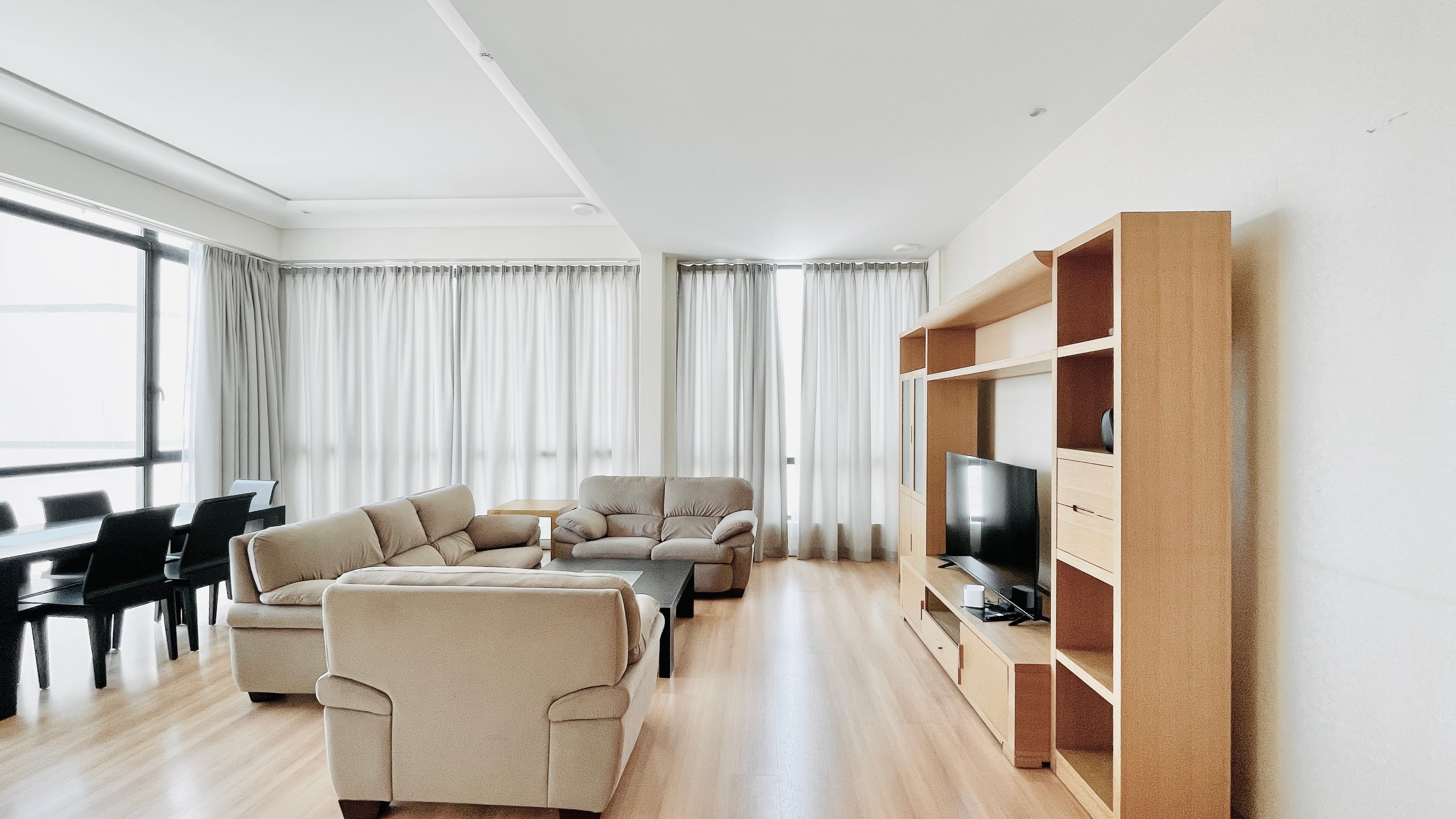 SPACIOUS ROOMS | HOUSEKEEPING | CITYVIEW