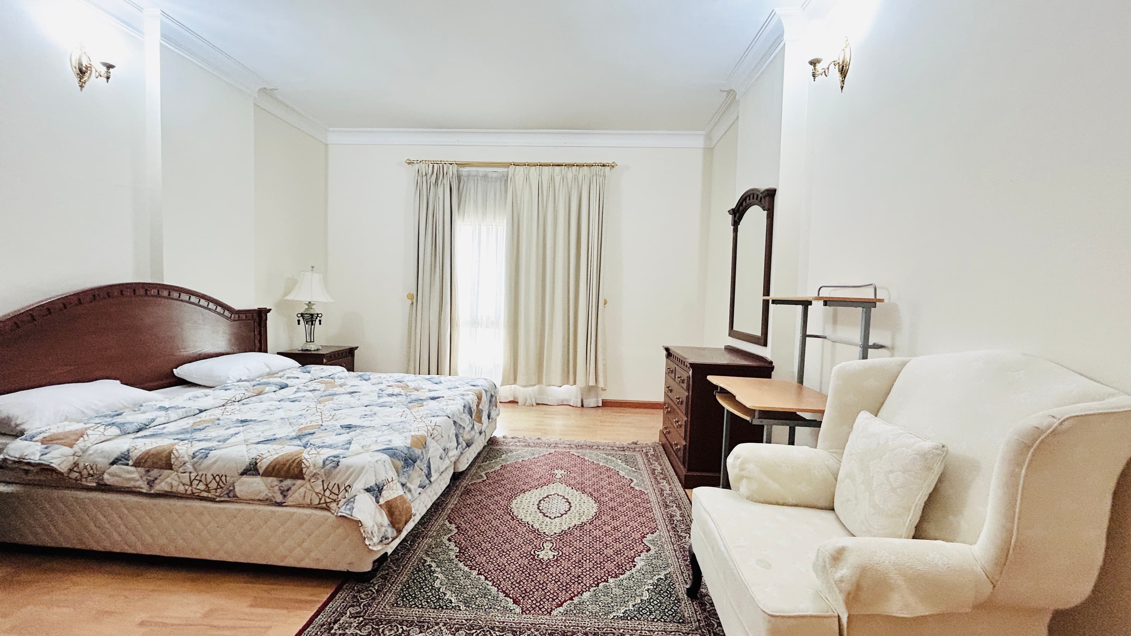 PETS ALLOWED | BRIGHT & SPACIOUS HOME | BALCONY | MODERN RESIDENCE