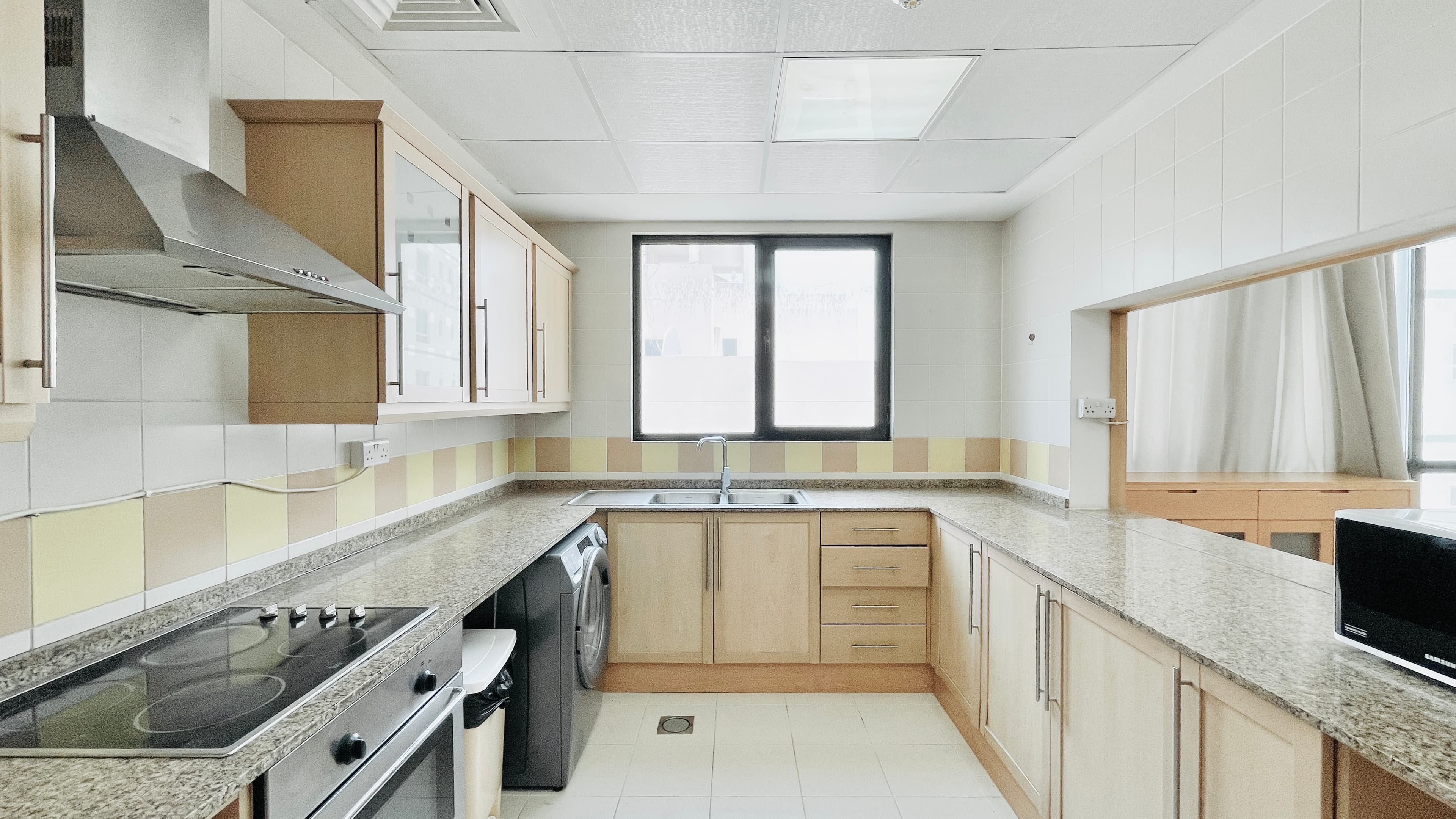 SPACIOUS ROOMS | HOUSEKEEPING | CITYVIEW