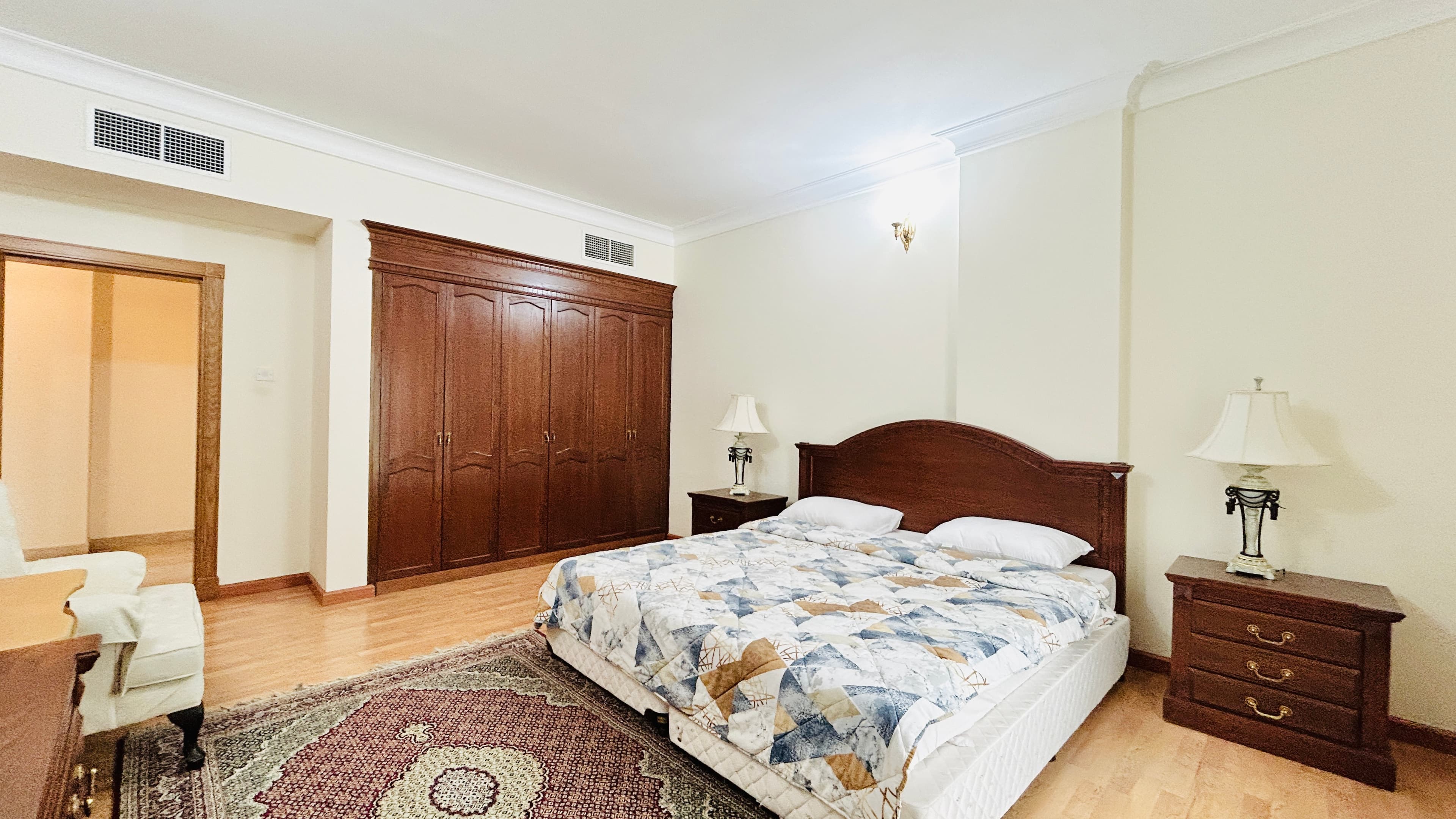 PETS ALLOWED | BRIGHT & SPACIOUS HOME | BALCONY | MODERN RESIDENCE