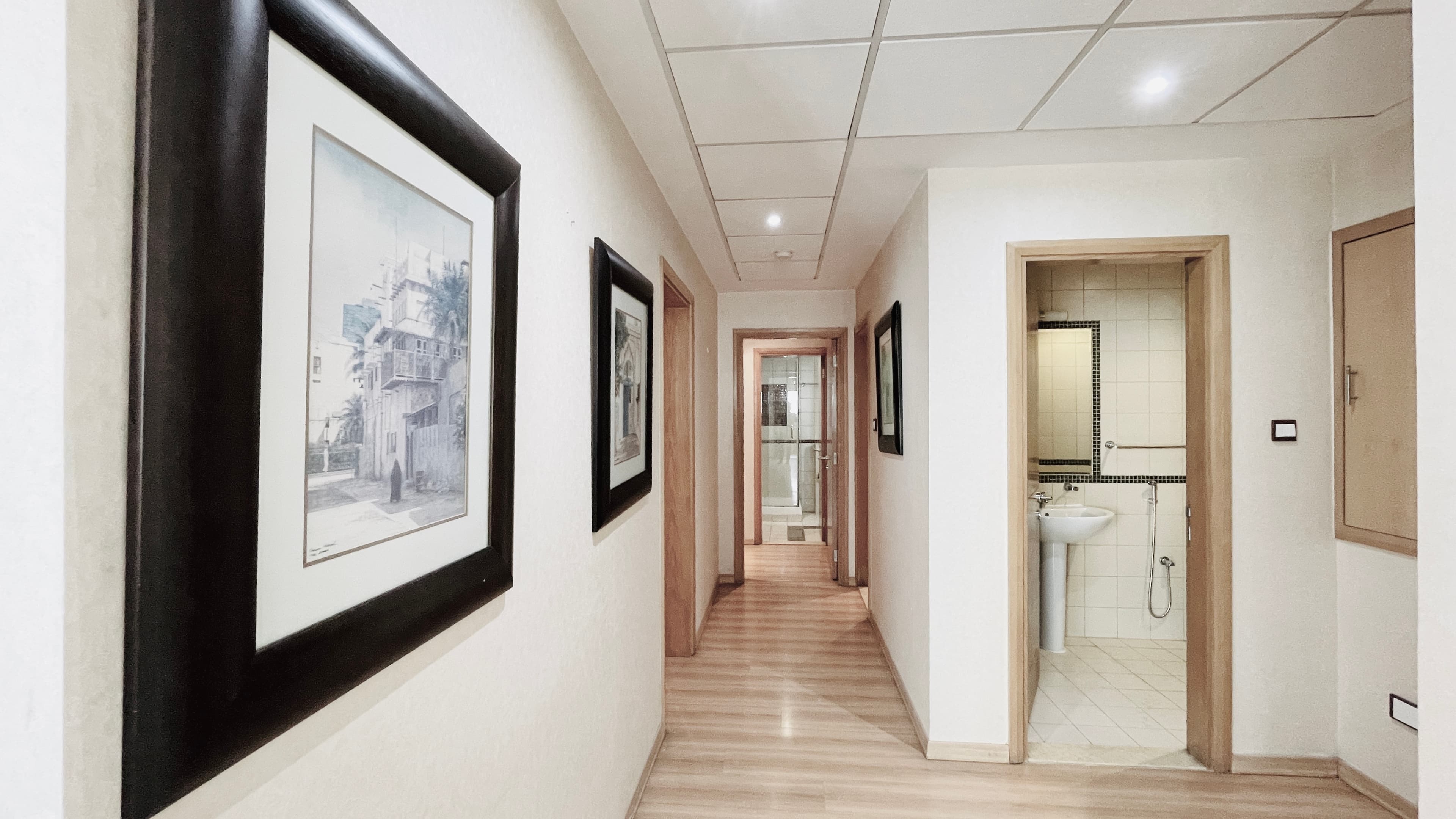SPACIOUS ROOMS | HOUSEKEEPING | CITYVIEW