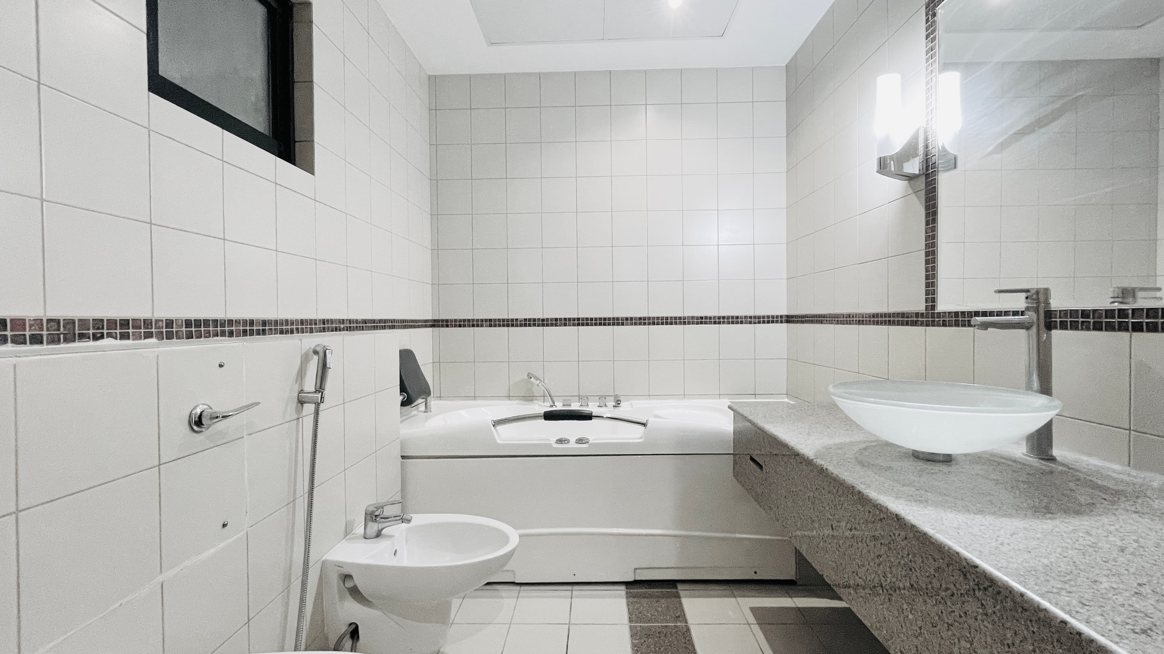 SPACIOUS ROOMS | HOUSEKEEPING | CITYVIEW
