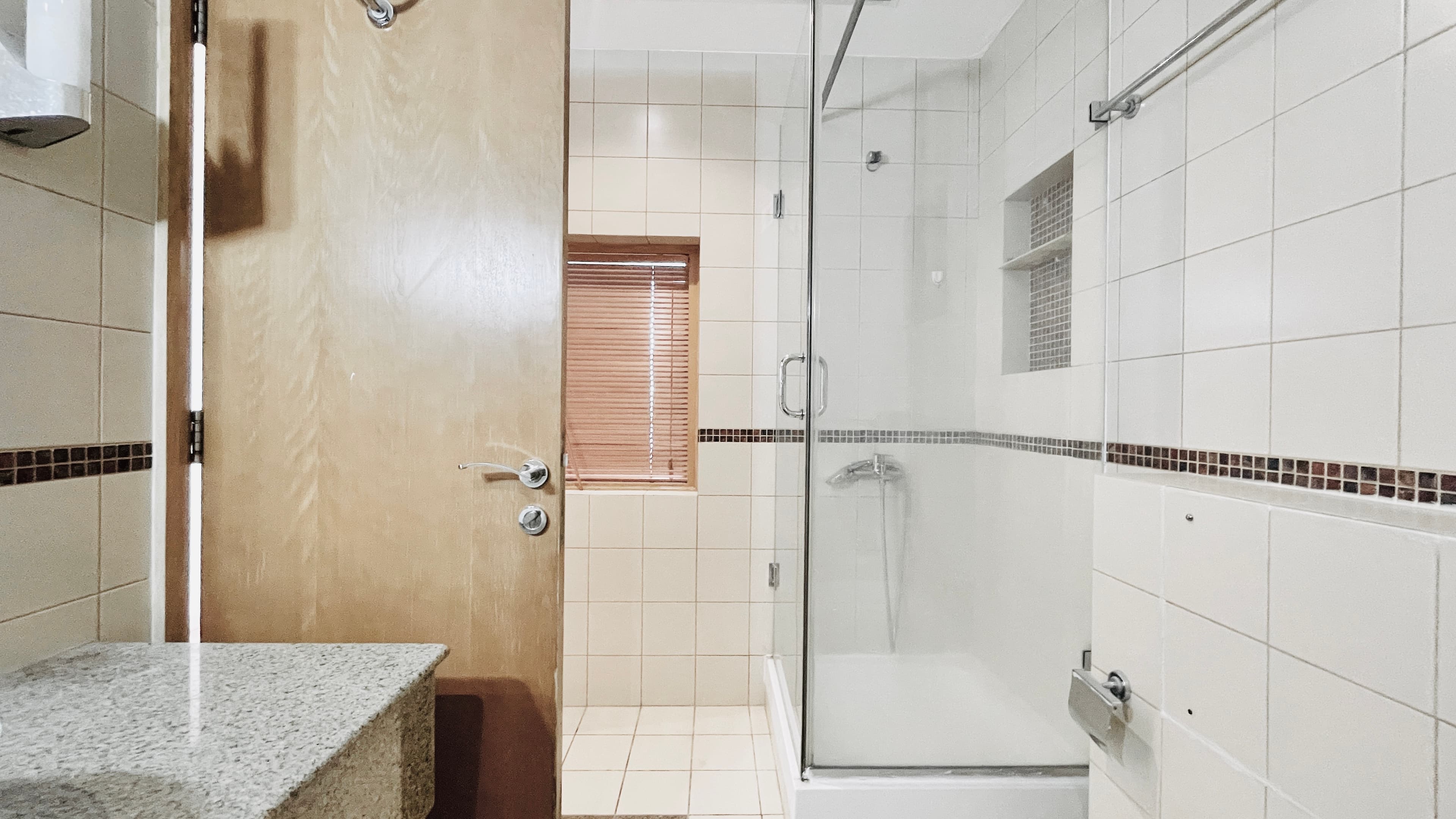 SPACIOUS ROOMS | HOUSEKEEPING | CITYVIEW