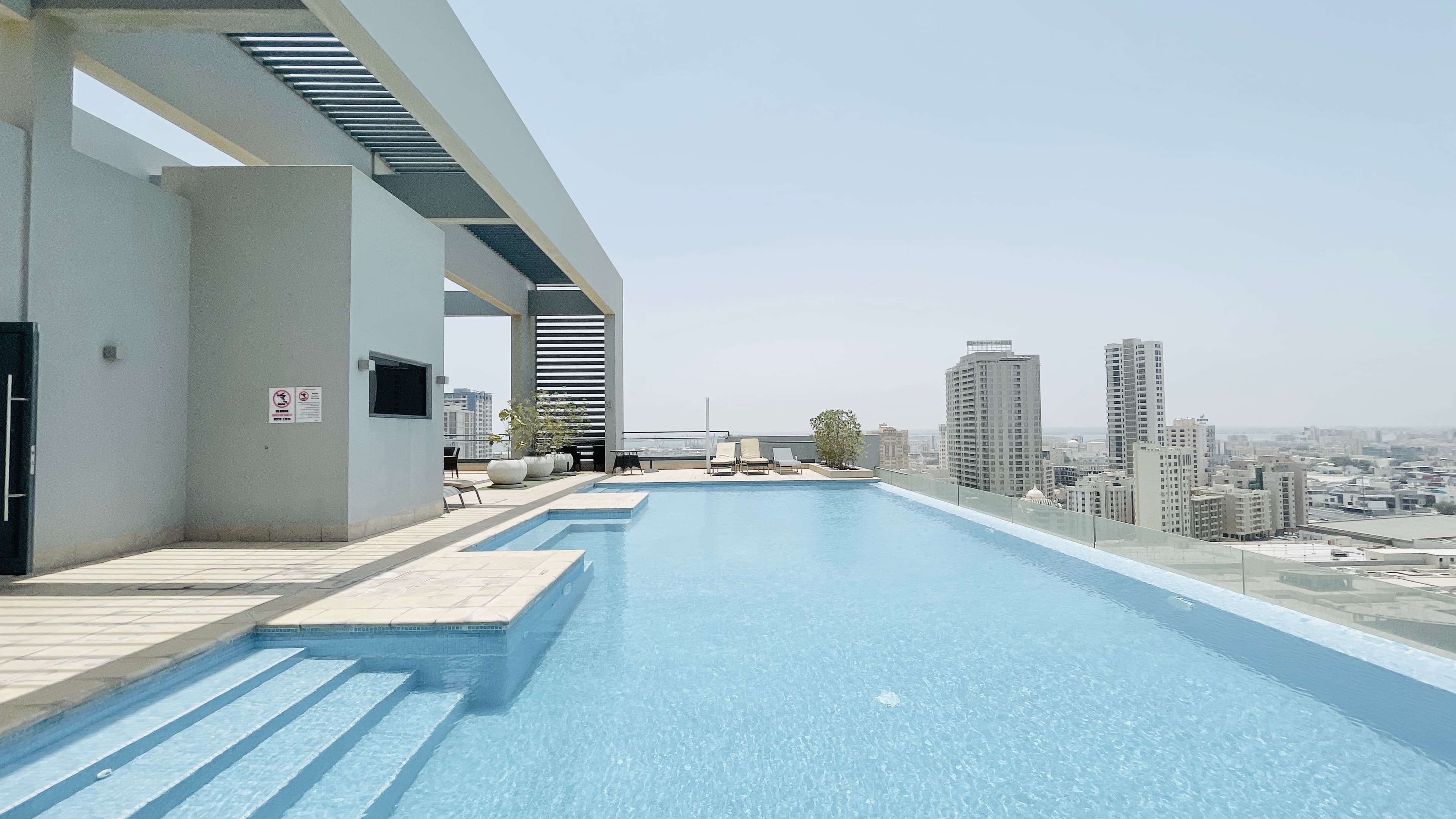 MODERN | SPACIOUS ROOM |  CITY VIEW | BALCONIES