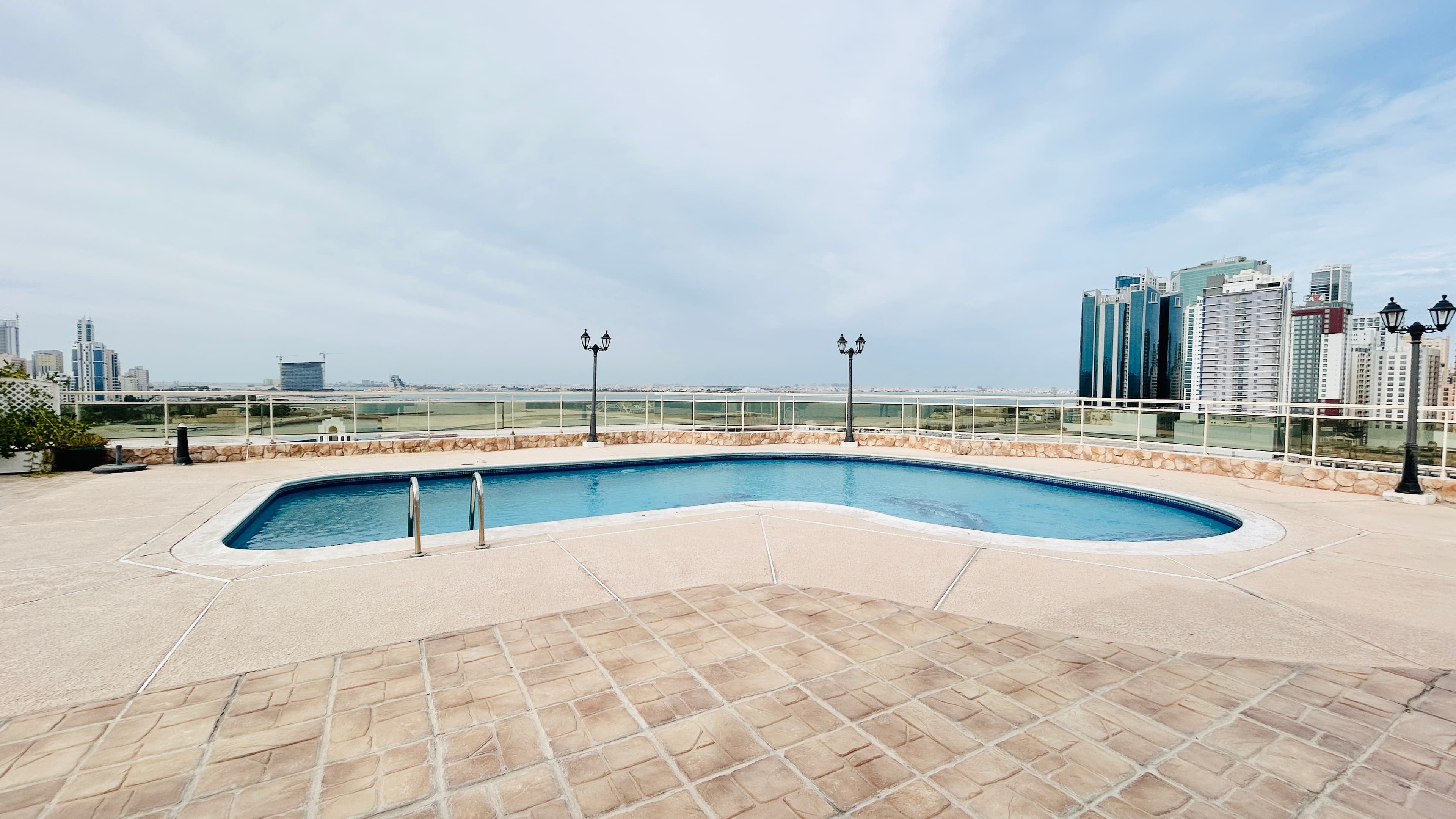 PETS ALLOWED | BRIGHT & SPACIOUS HOME | BALCONY | MODERN RESIDENCE