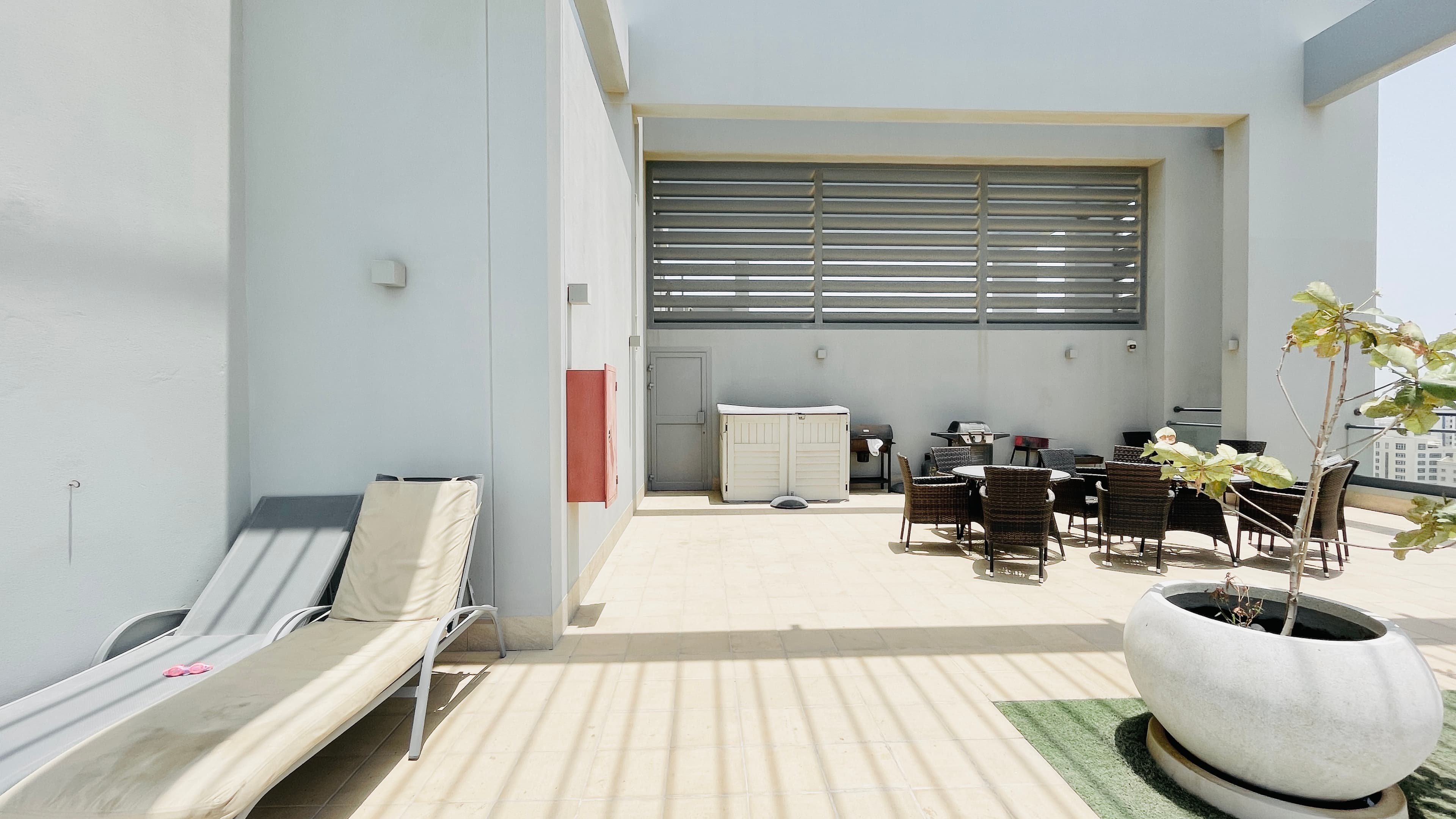 MODERN | SPACIOUS ROOM |  CITY VIEW | BALCONIES