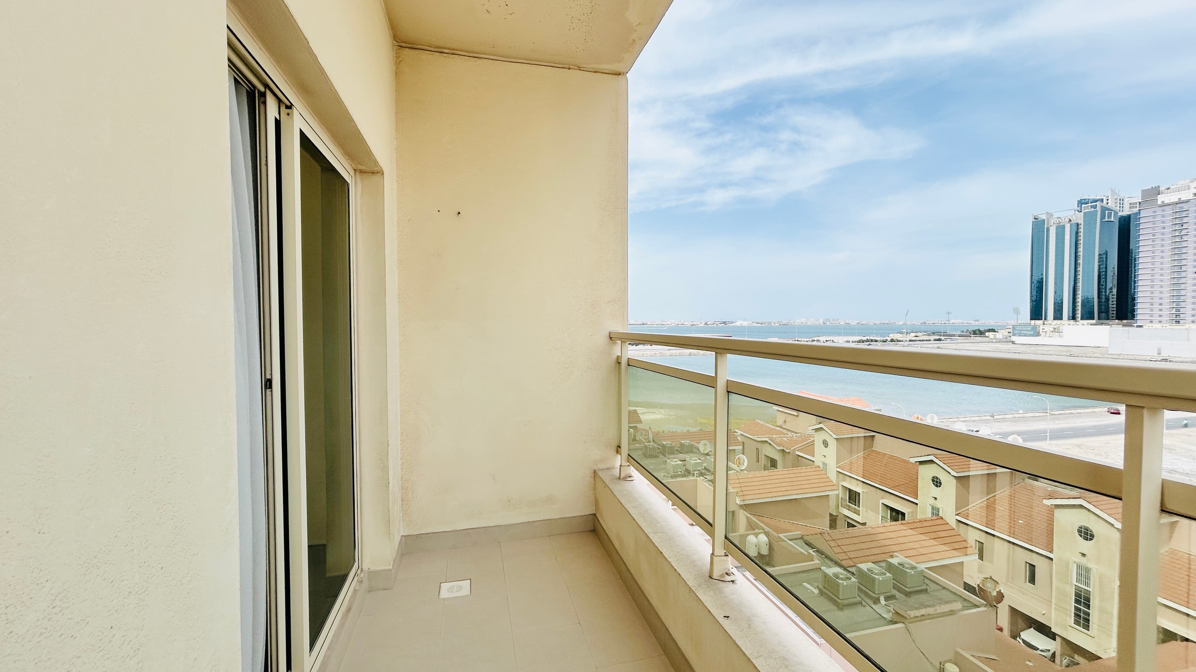 BRIGHT & SPACIOUS HOME | BALCONY | MODERN RESIDENCE | PETS ALLOWED