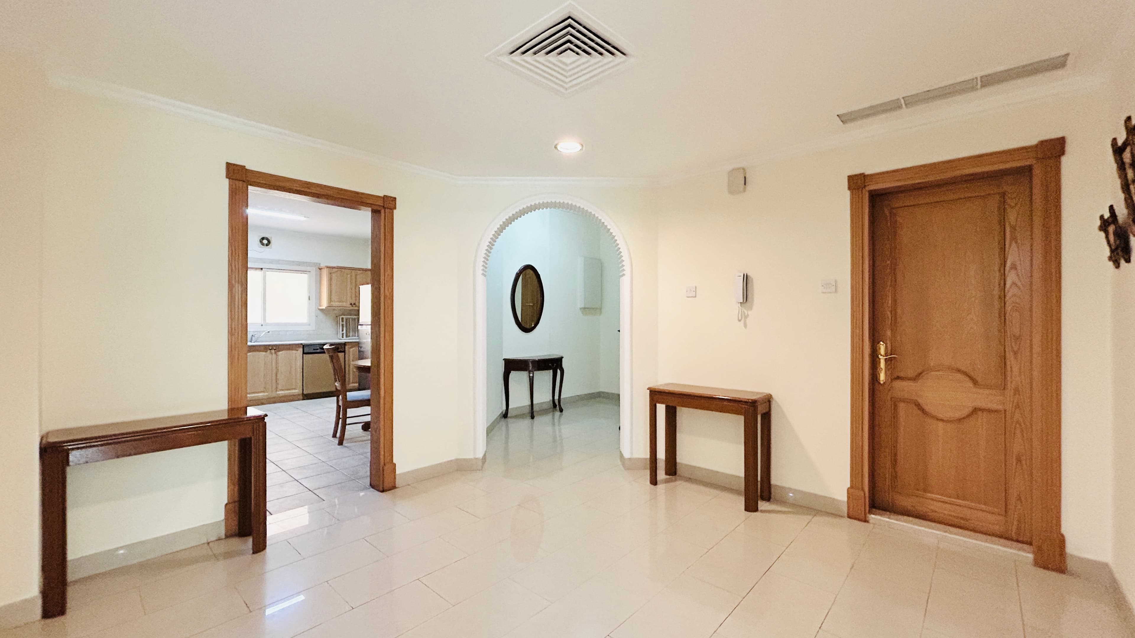BRIGHT & SPACIOUS HOME | BALCONY | MODERN RESIDENCE | PETS ALLOWED