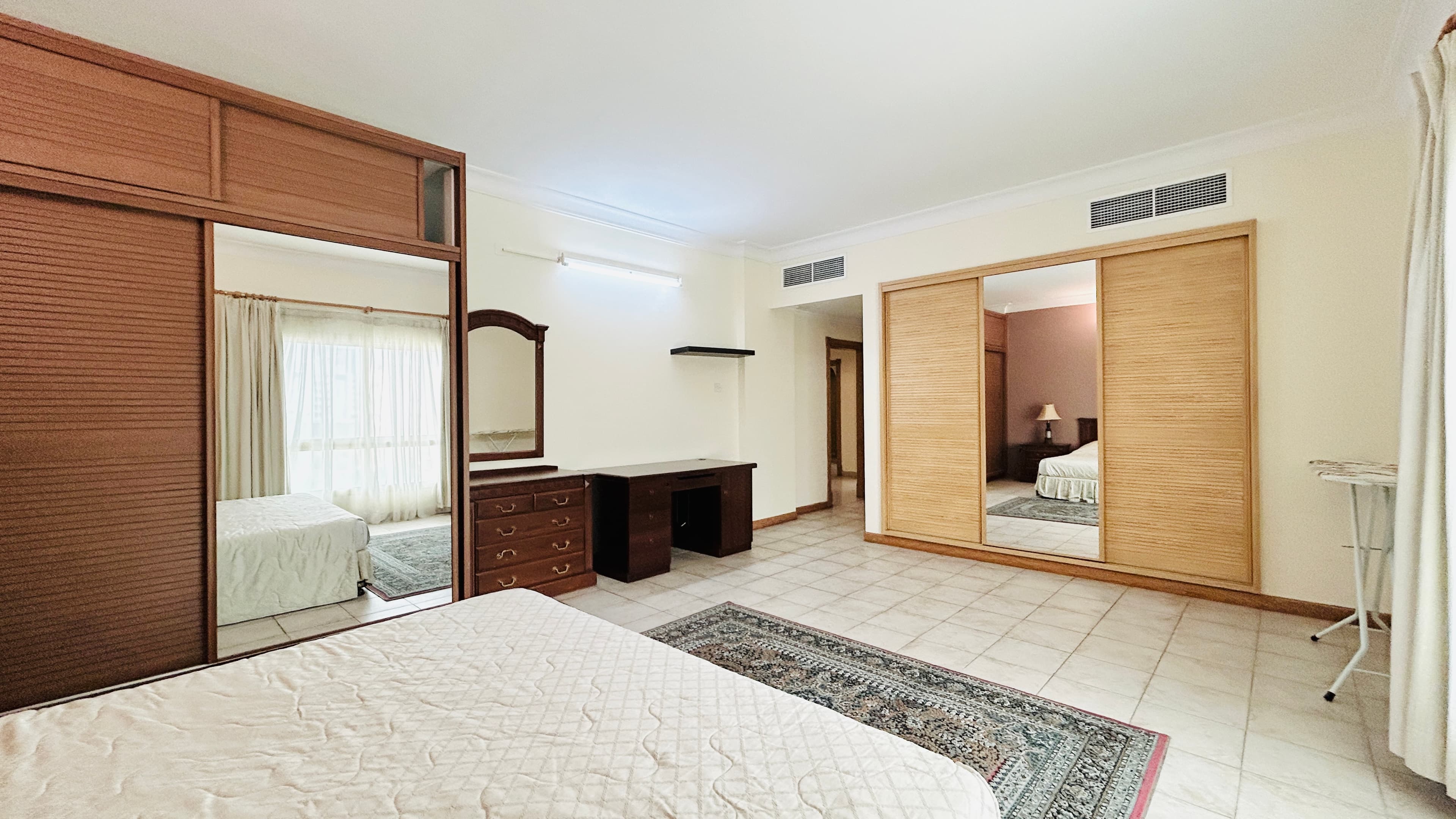 BRIGHT & SPACIOUS HOME | BALCONY | MODERN RESIDENCE | PETS ALLOWED