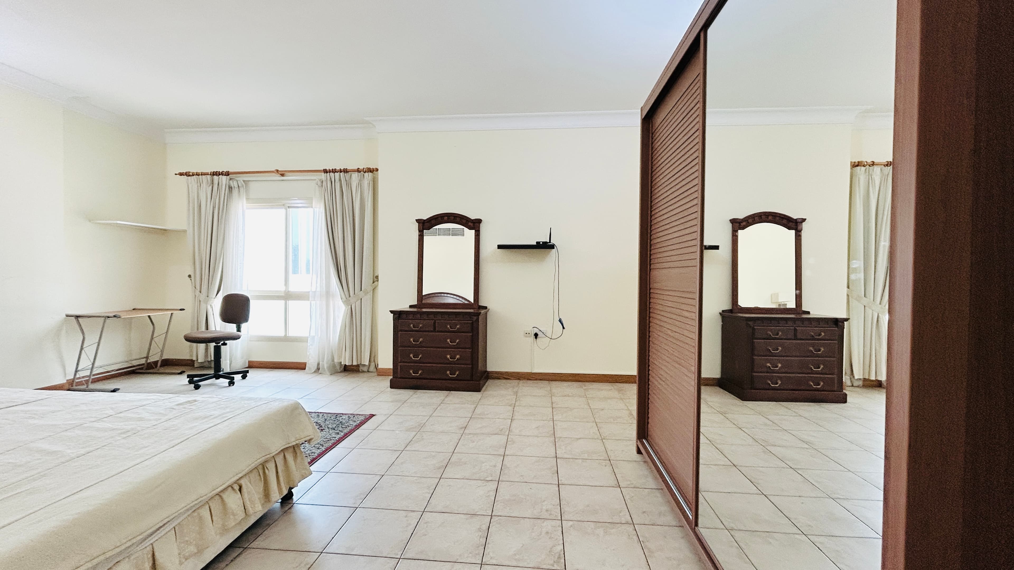 BRIGHT & SPACIOUS HOME | BALCONY | MODERN RESIDENCE | PETS ALLOWED