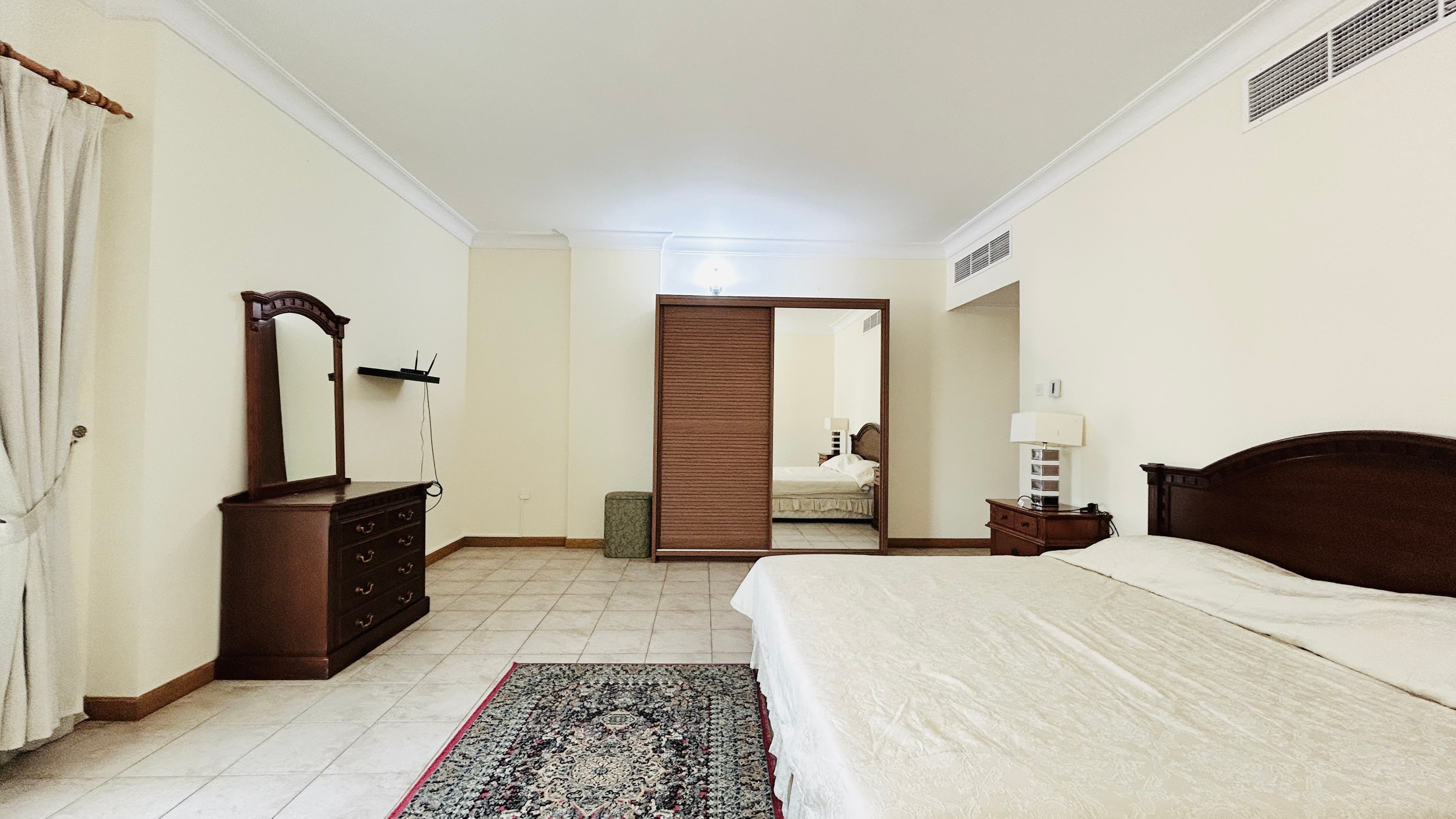 BRIGHT & SPACIOUS HOME | BALCONY | MODERN RESIDENCE | PETS ALLOWED