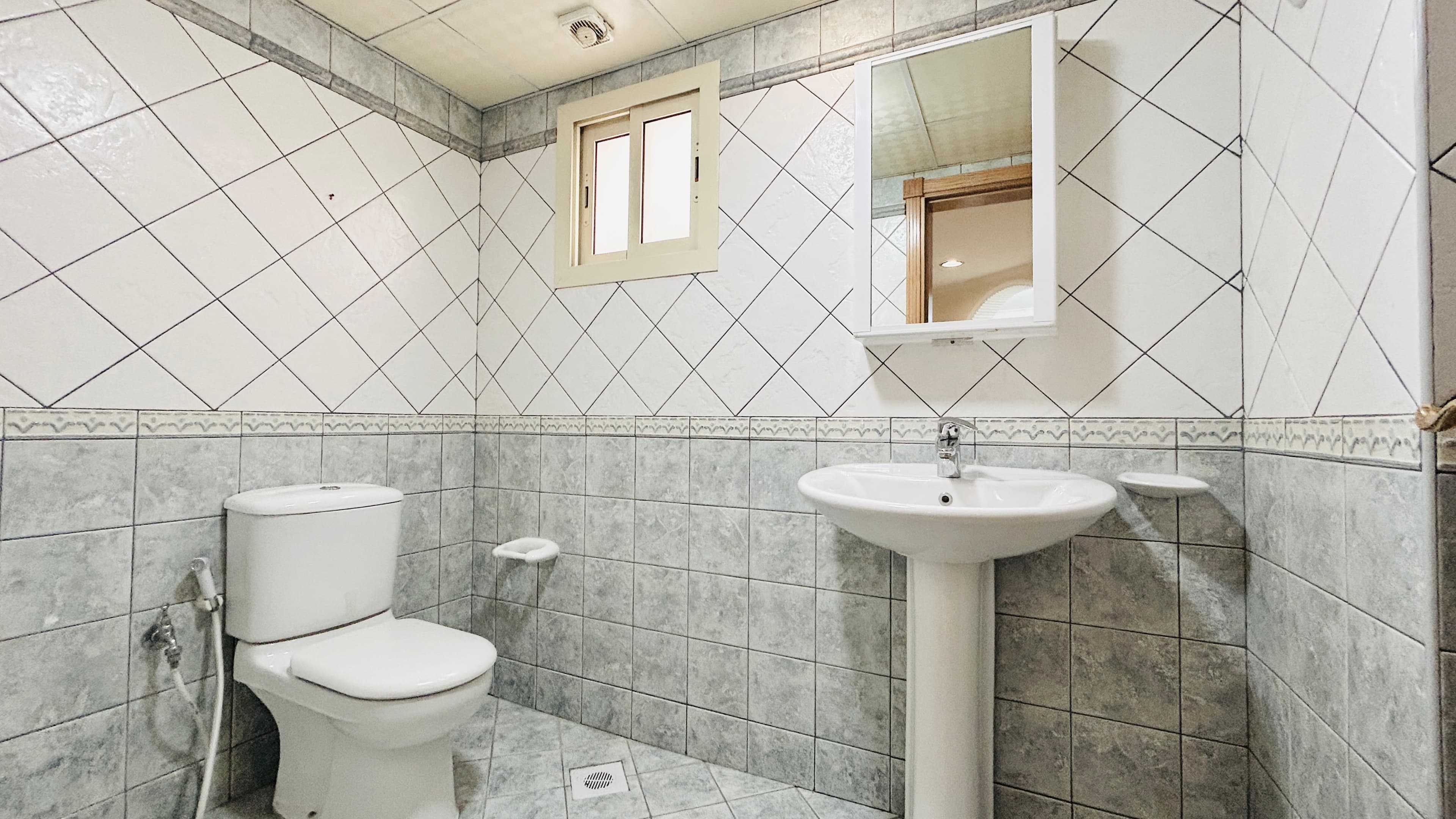 BRIGHT & SPACIOUS HOME | BALCONY | MODERN RESIDENCE | PETS ALLOWED