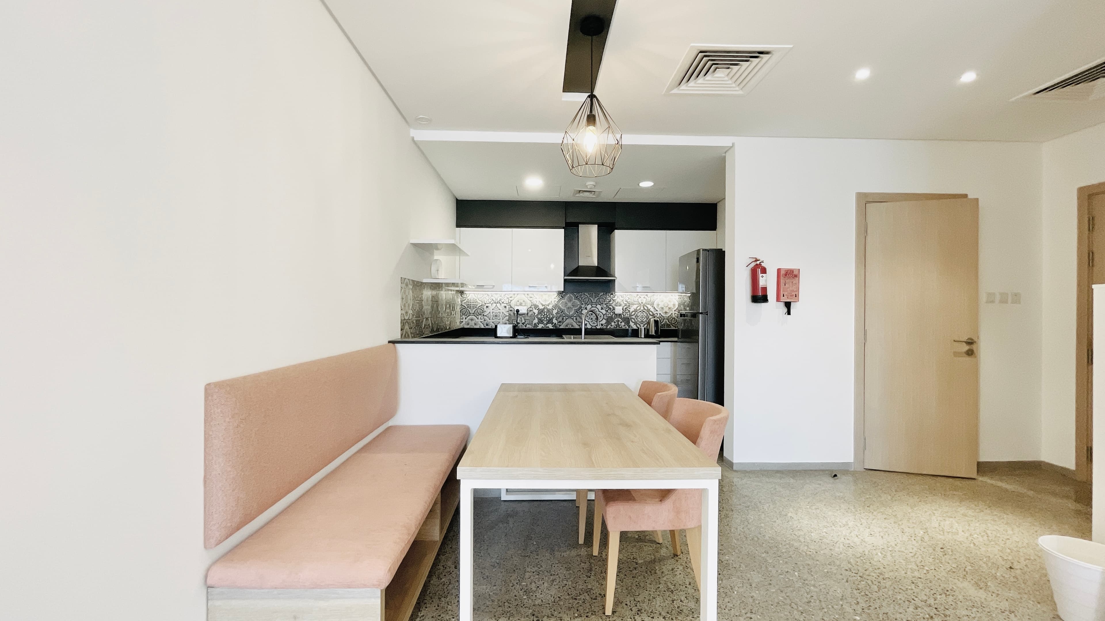 MODERN | SPACIOUS ROOM |  CITY VIEW | BALCONIES