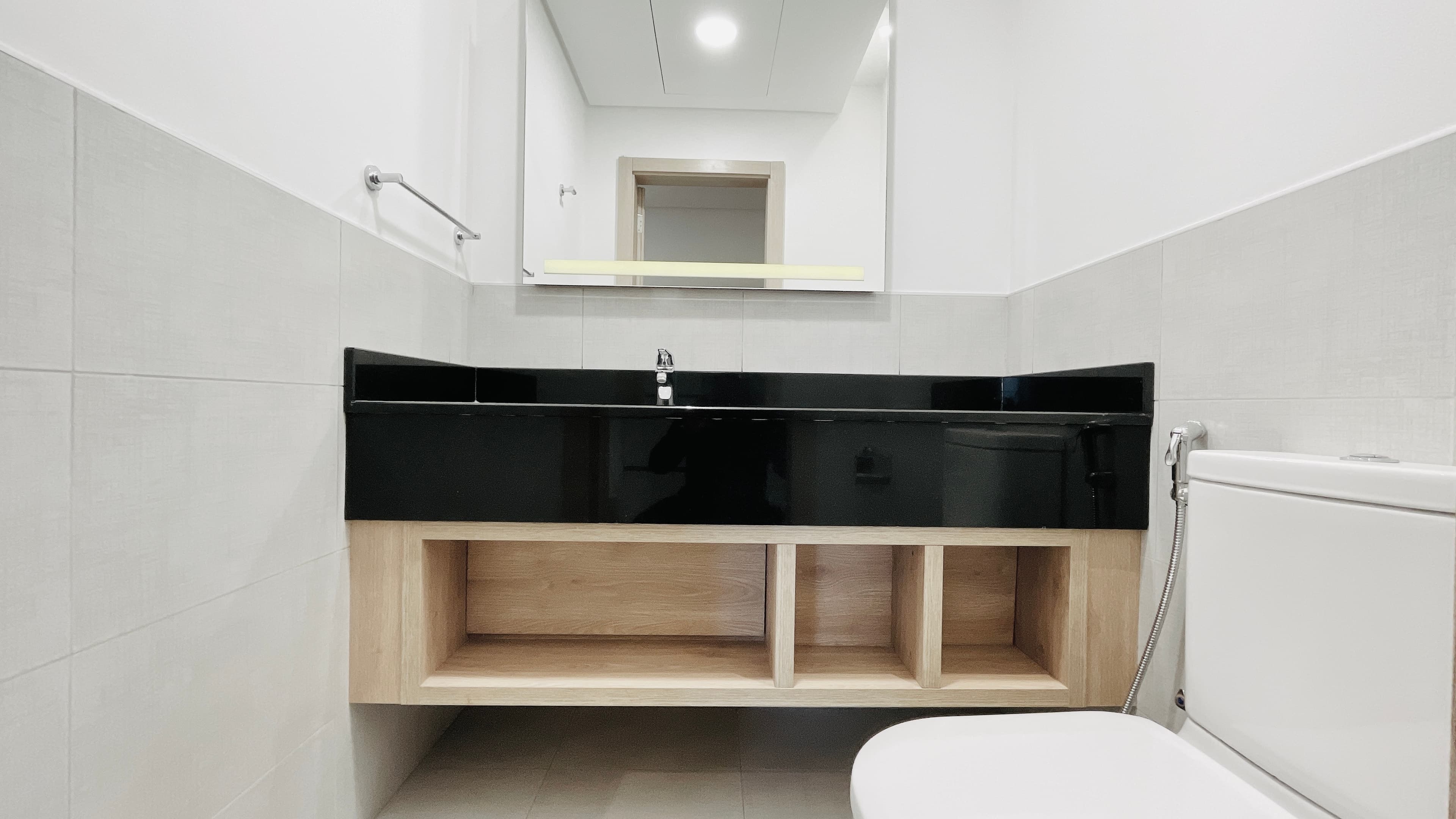 MODERN | SPACIOUS ROOM |  CITY VIEW | BALCONIES