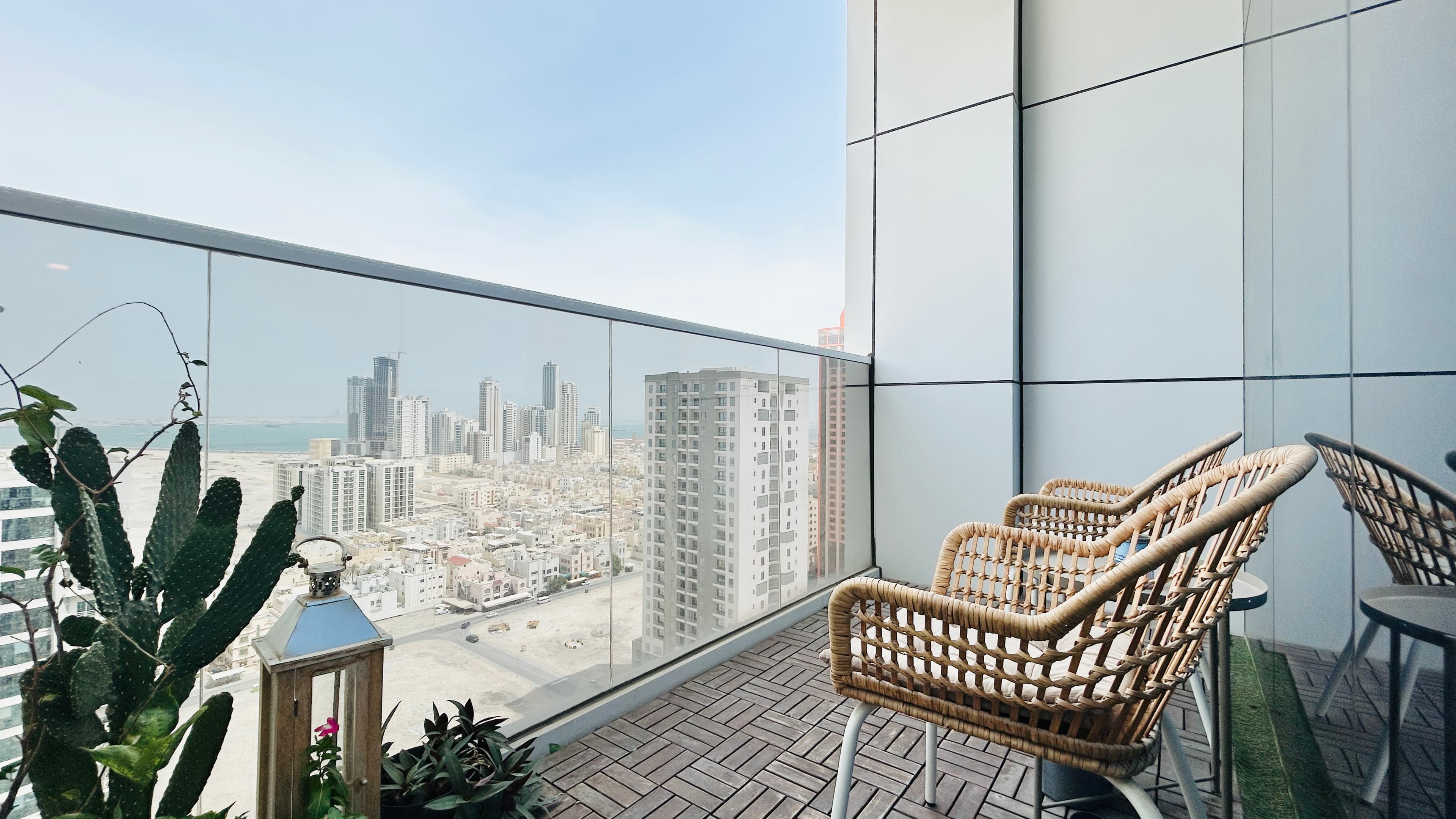 MODERN | PARTIAL CITY/SEA VIEW | BRIGHT LIGHT | AMENITIES
