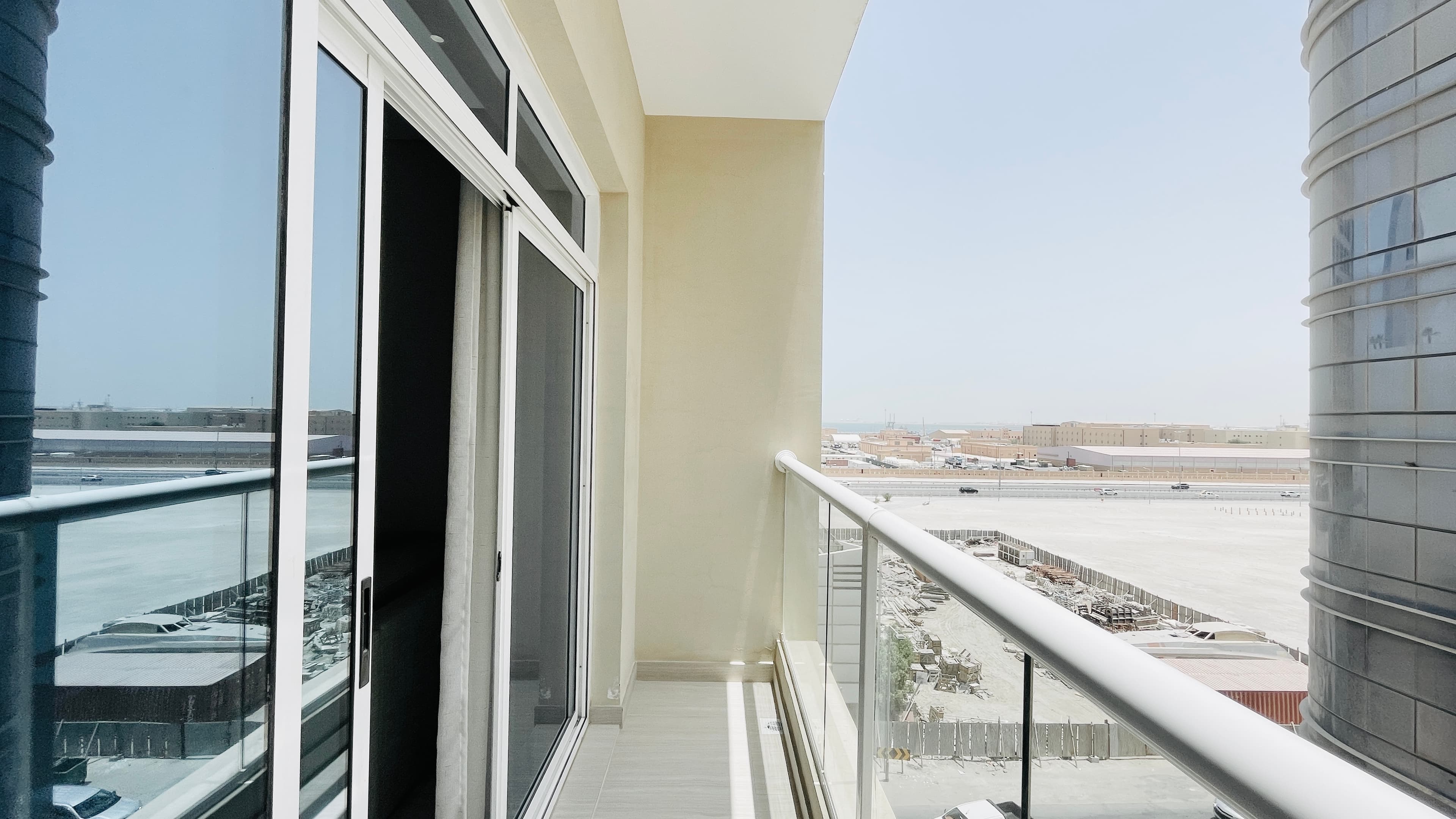 MODERN | CITYVIEW | SPACIOUS ROOMS | AMENITIES