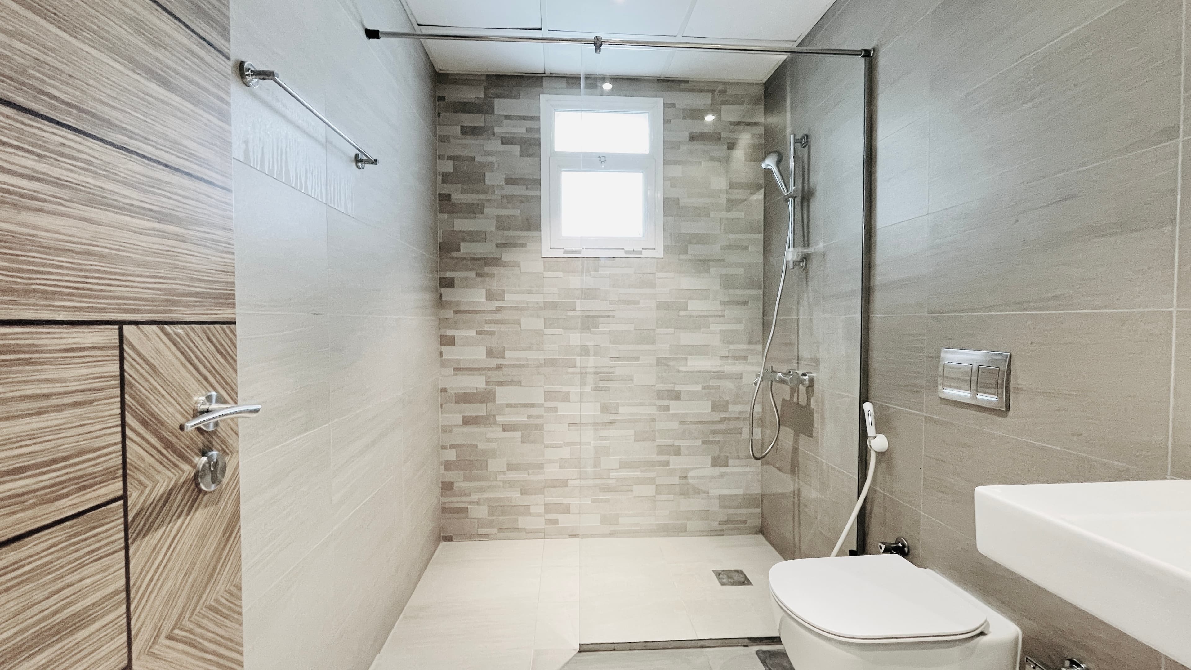 MODERN | CITYVIEW | SPACIOUS ROOMS | AMENITIES