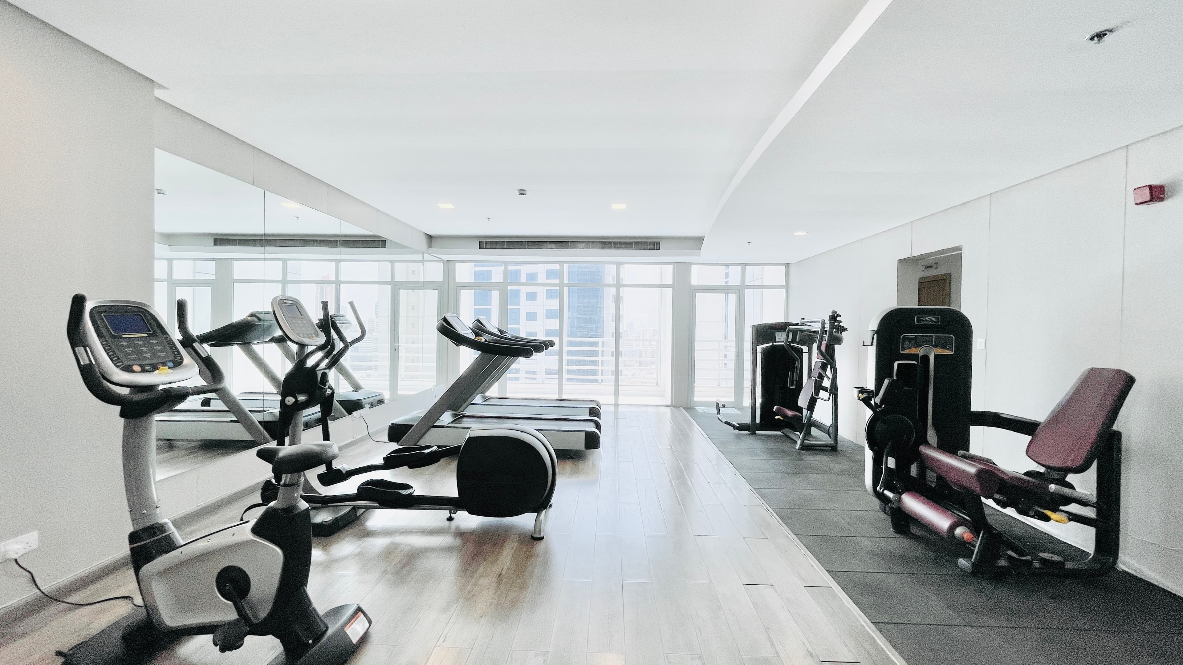 MODERN | SPACIOUS ROOMS | BALCONY | CITY VIEW