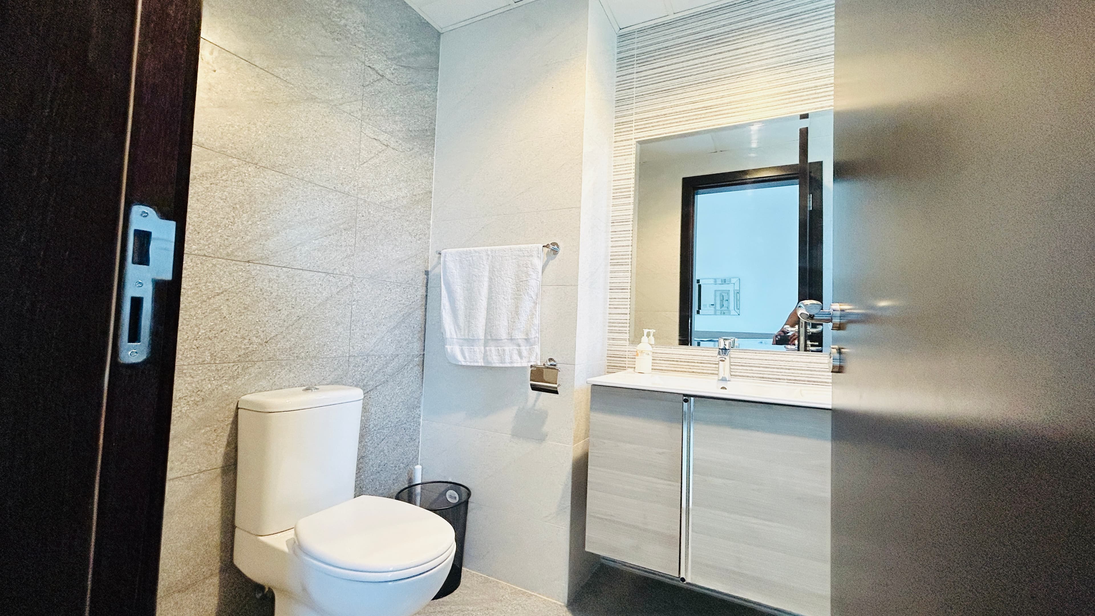 MODERN | SPACIOUS ROOMS | GREAT FACILITIES