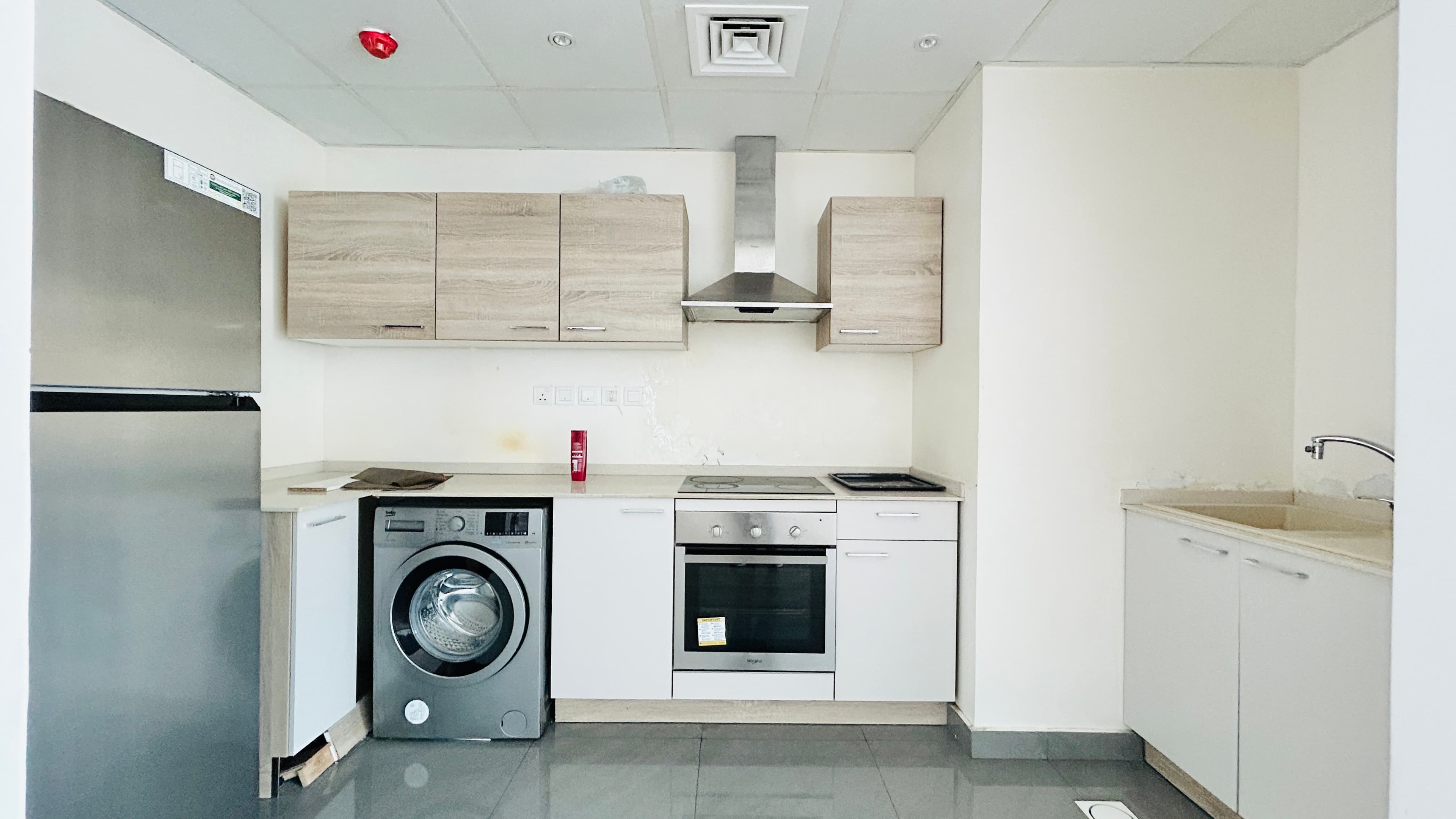 MODERN | SPACIOUS ROOM | GREAT AMENITIES | BALCONY