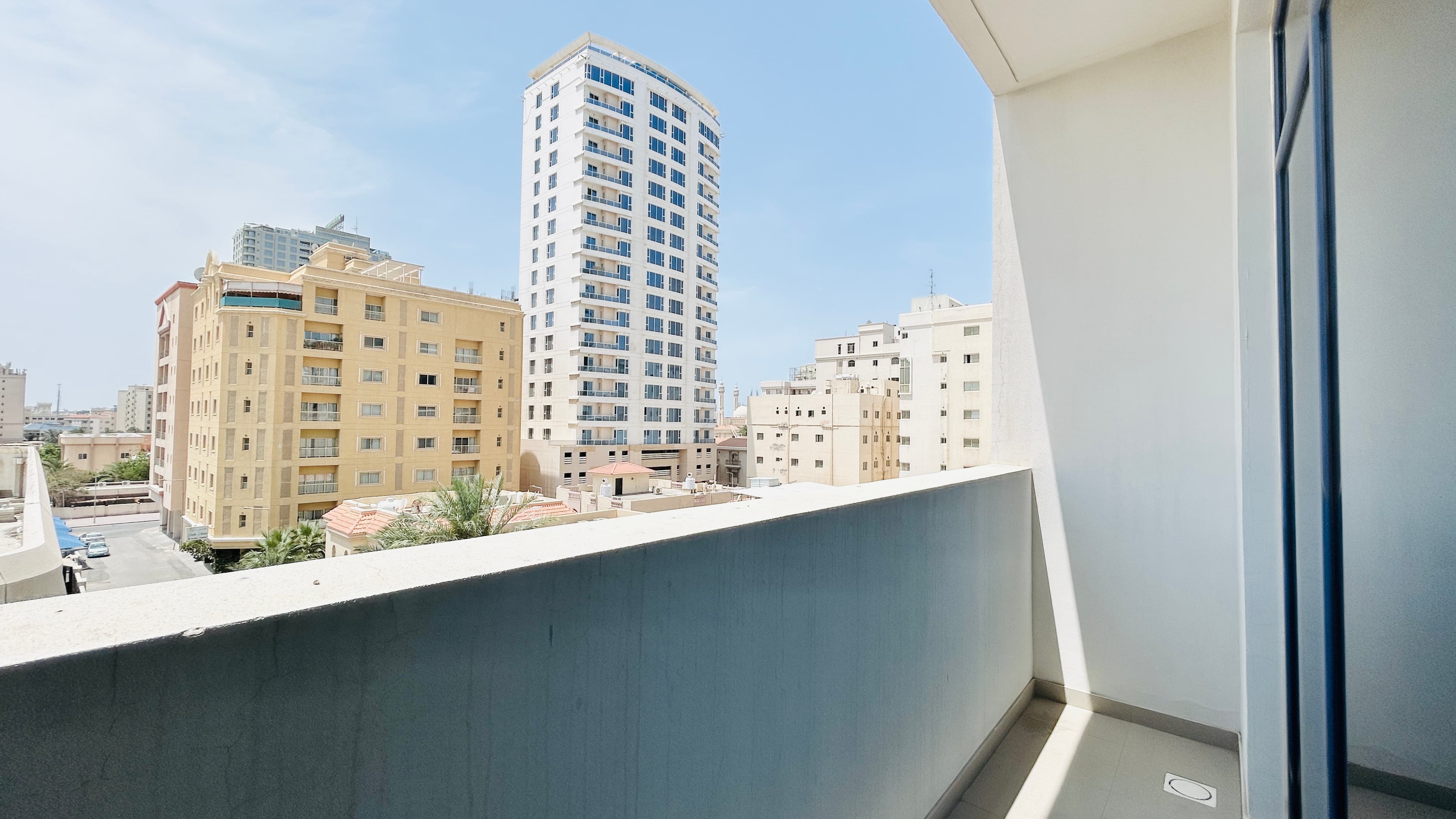 MODERN | SPACIOUS ROOM | GREAT AMENITIES | BALCONY