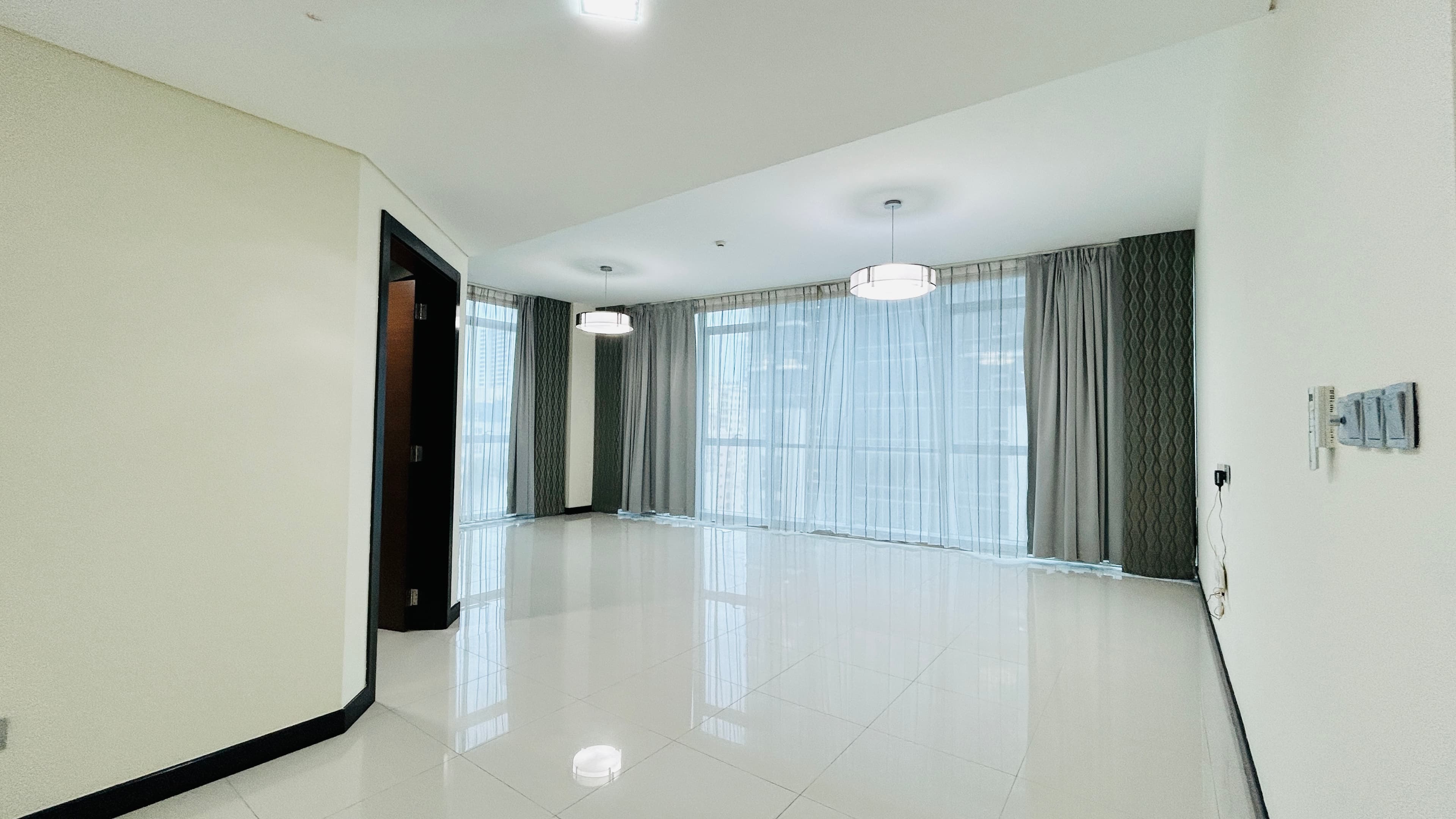 MODERN | CITY VIEW | BRIGHT LIGHT | HIGH END AMENITIES