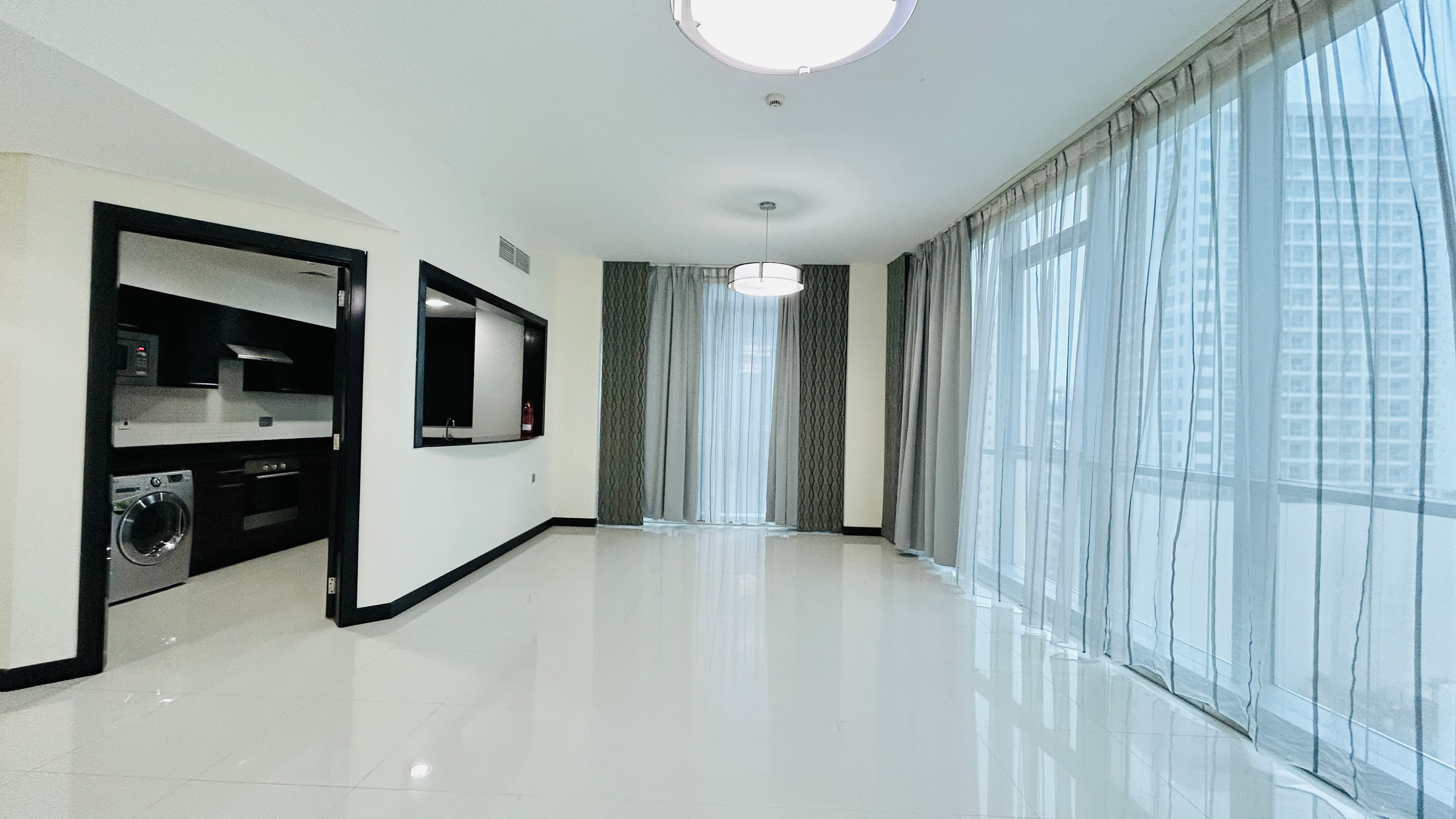 MODERN | CITY VIEW | BRIGHT LIGHT | HIGH END AMENITIES