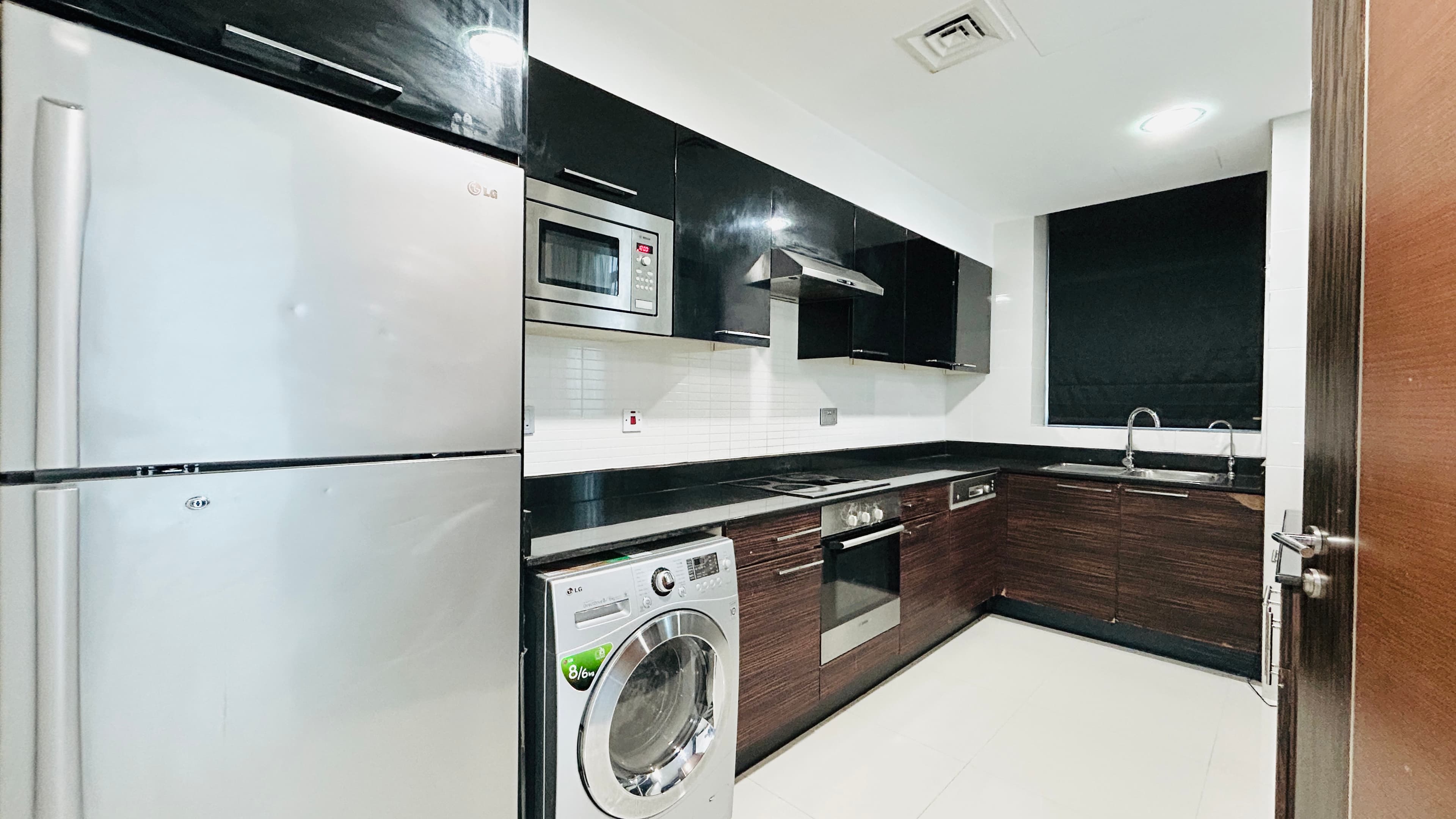 MODERN | CITY VIEW | BRIGHT LIGHT | HIGH END AMENITIES