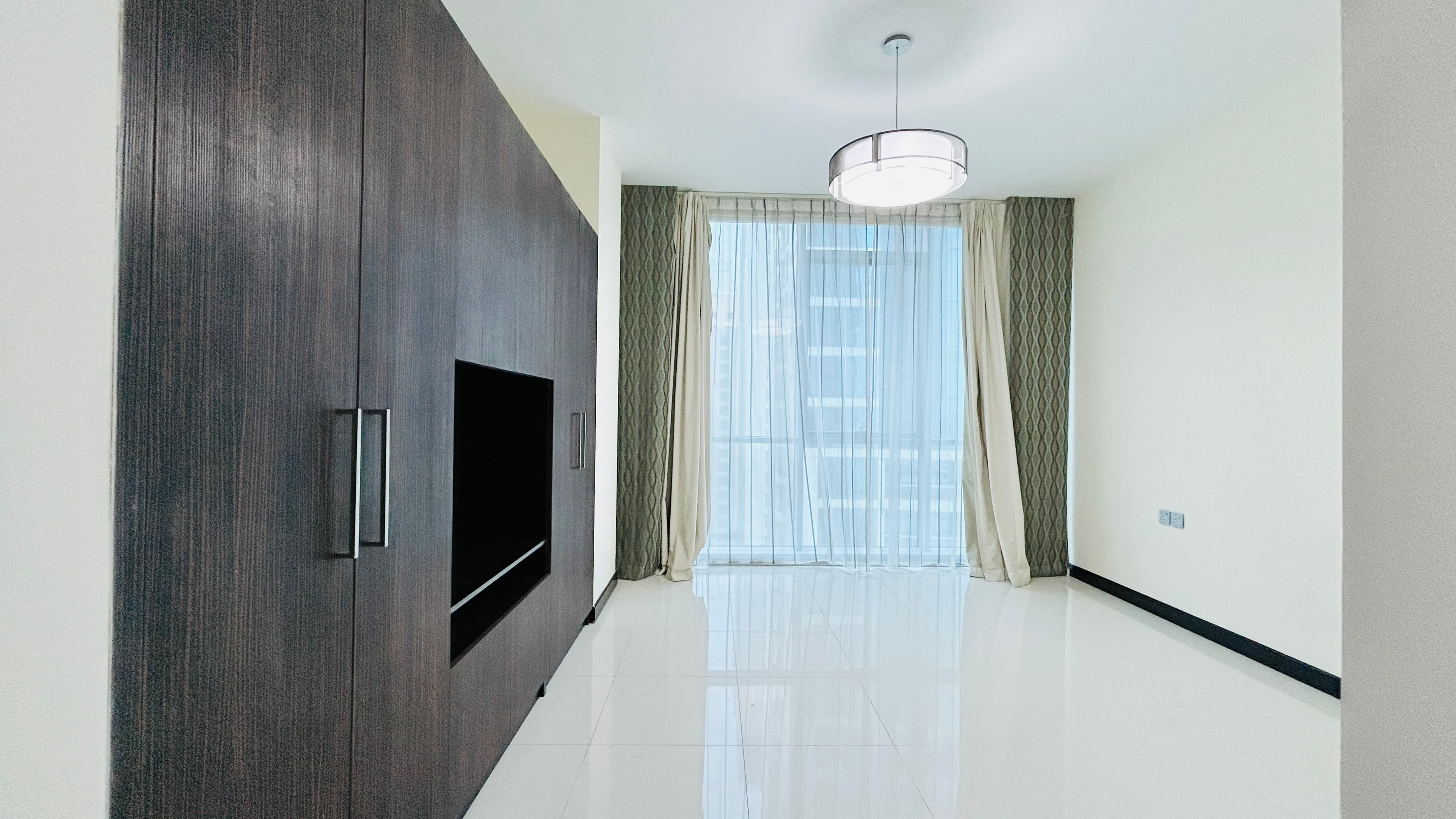 MODERN | CITY VIEW | BRIGHT LIGHT | HIGH END AMENITIES