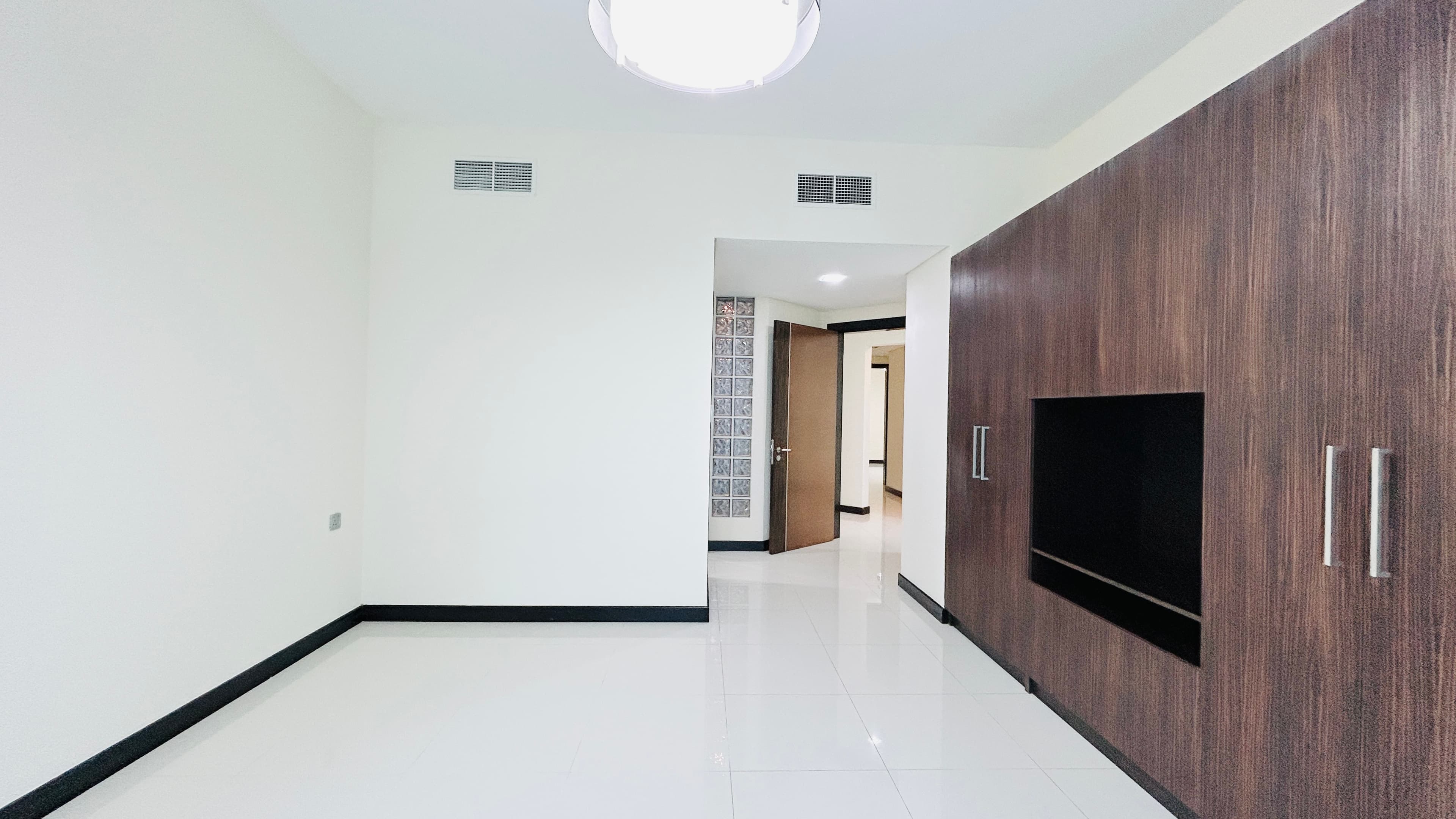 MODERN | CITY VIEW | BRIGHT LIGHT | HIGH END AMENITIES