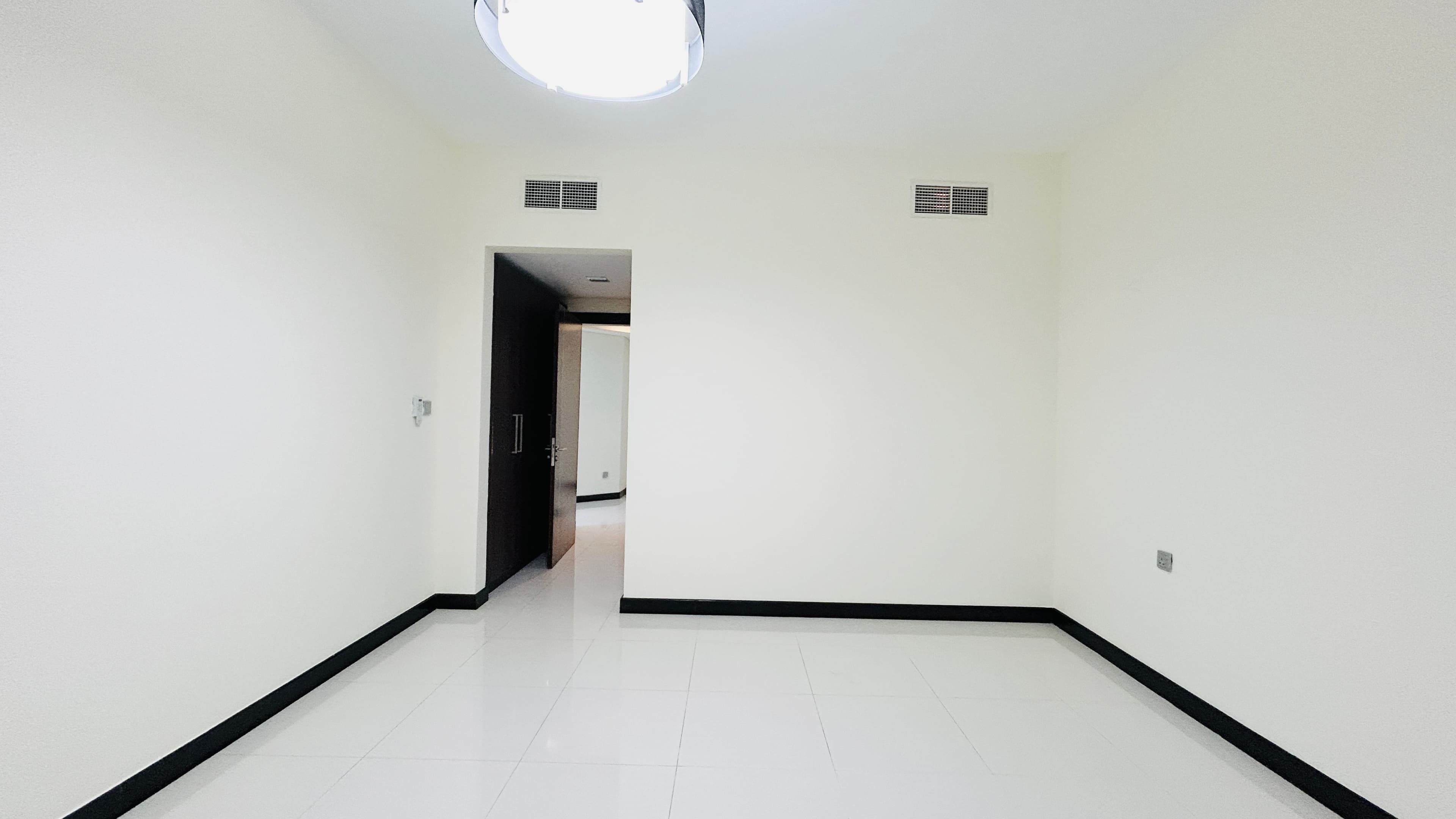 MODERN | CITY VIEW | BRIGHT LIGHT | HIGH END AMENITIES
