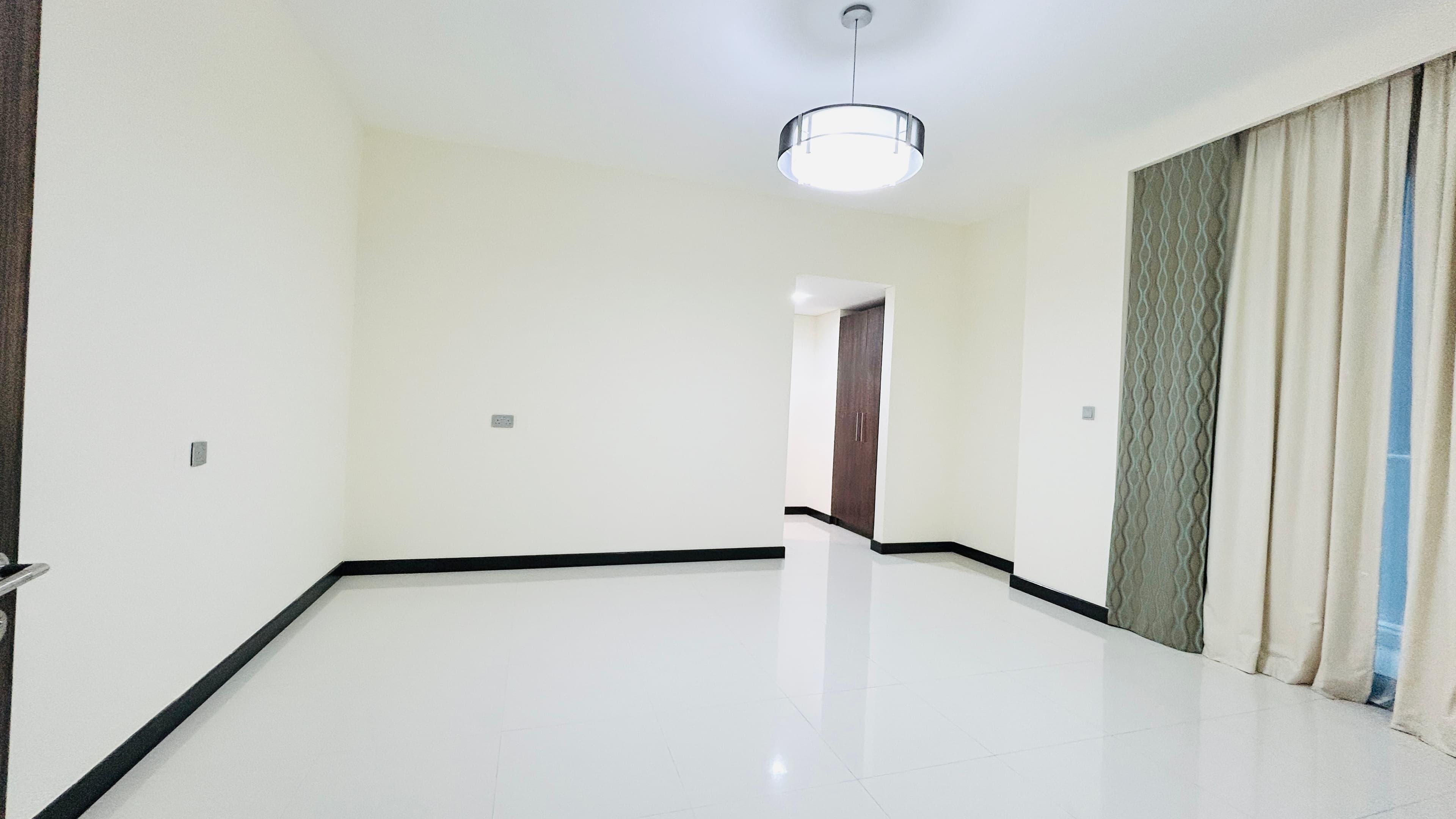 MODERN | CITY VIEW | BRIGHT LIGHT | HIGH END AMENITIES