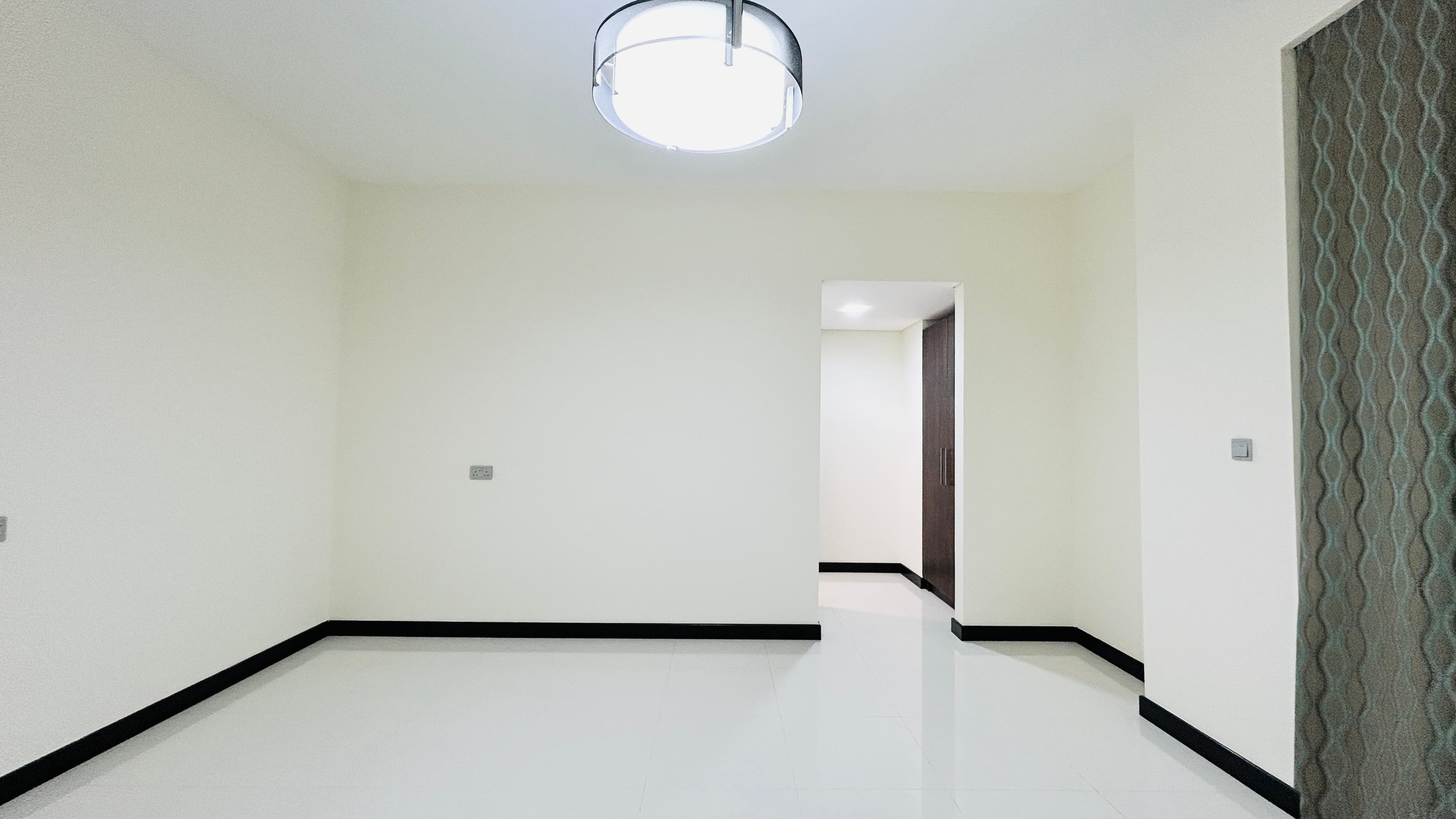 MODERN | CITY VIEW | BRIGHT LIGHT | HIGH END AMENITIES