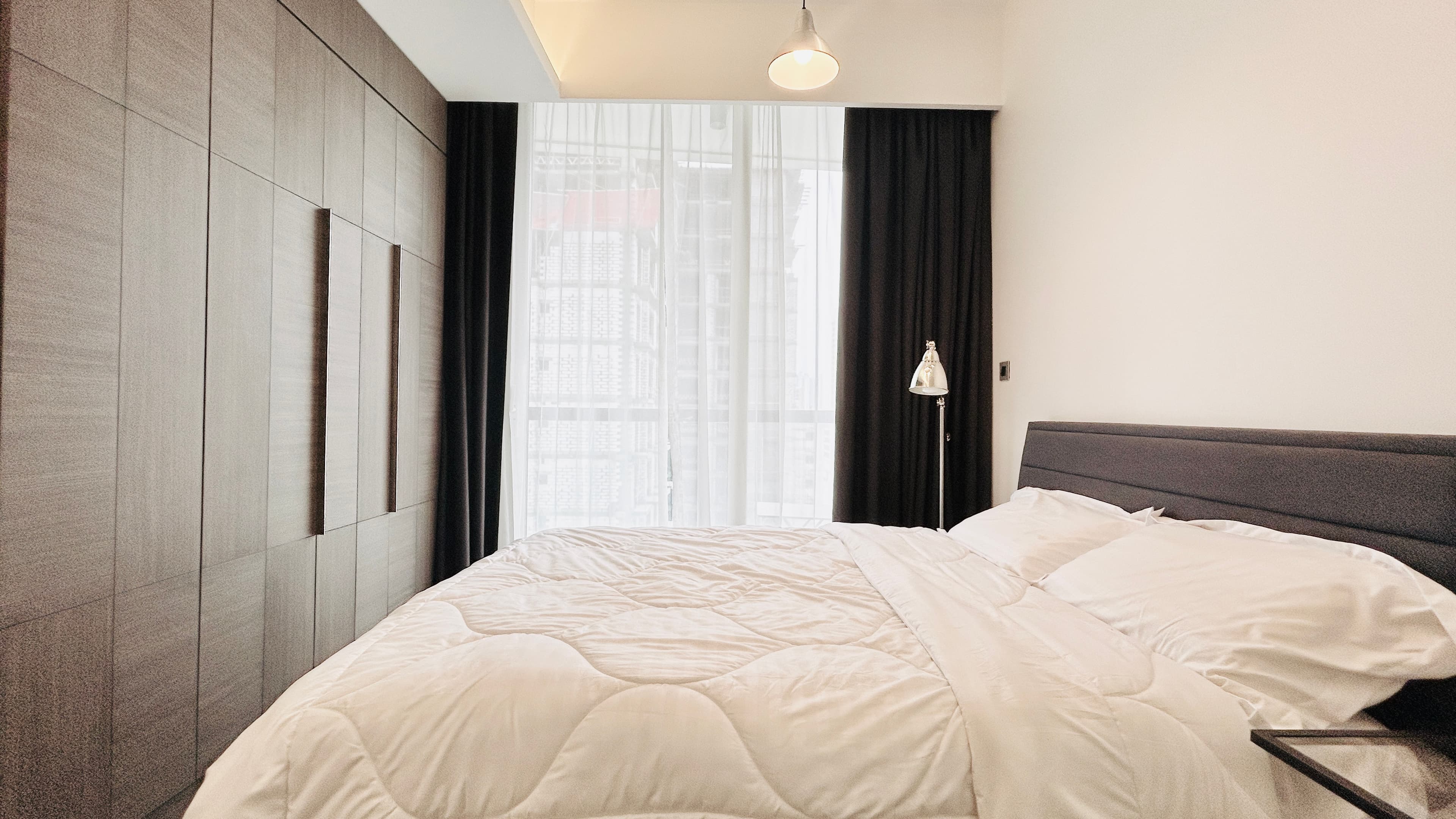 BALCONY | HIGH END AMENITIES | MODERN | CITY VIEW