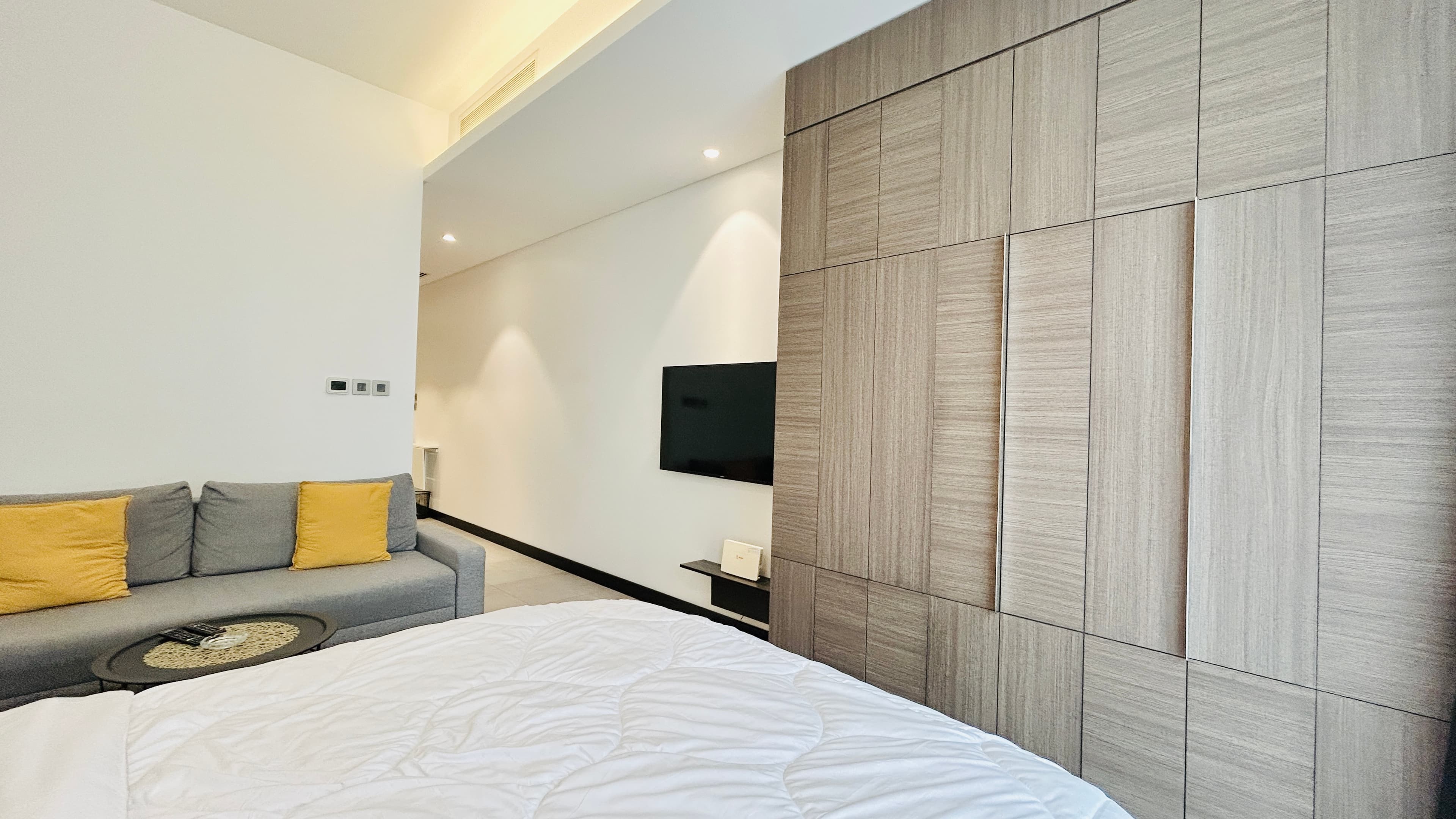 HIGH END AMENITIES | MODERN | CITY VIEW | BALCONY
