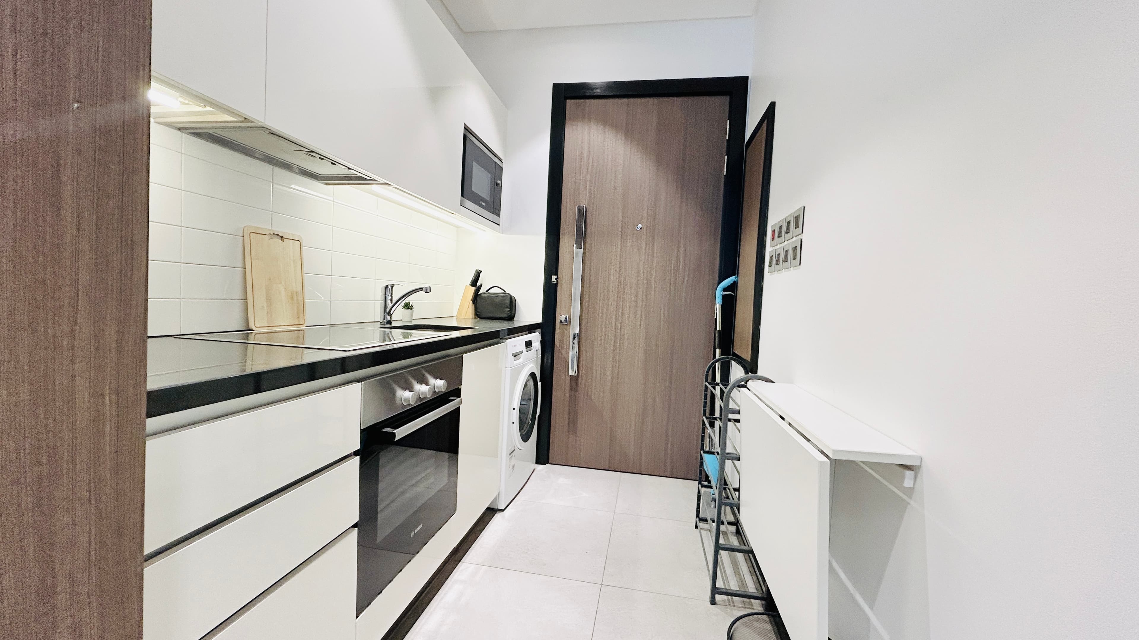 BALCONY | HIGH END AMENITIES | MODERN | CITY VIEW