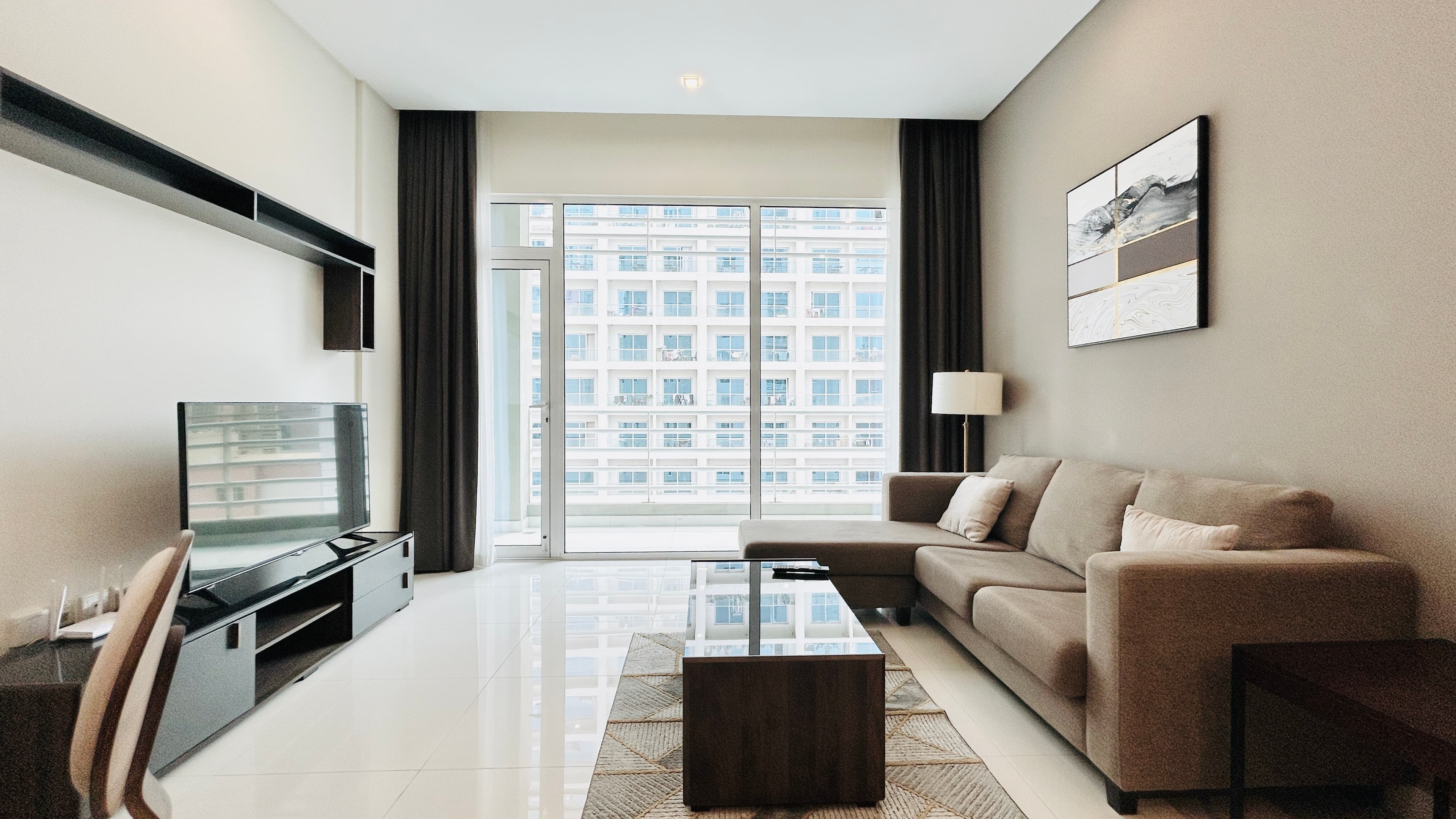 BALCONY | MODERN | CITY VIEW | SPACIOUS ROOMS