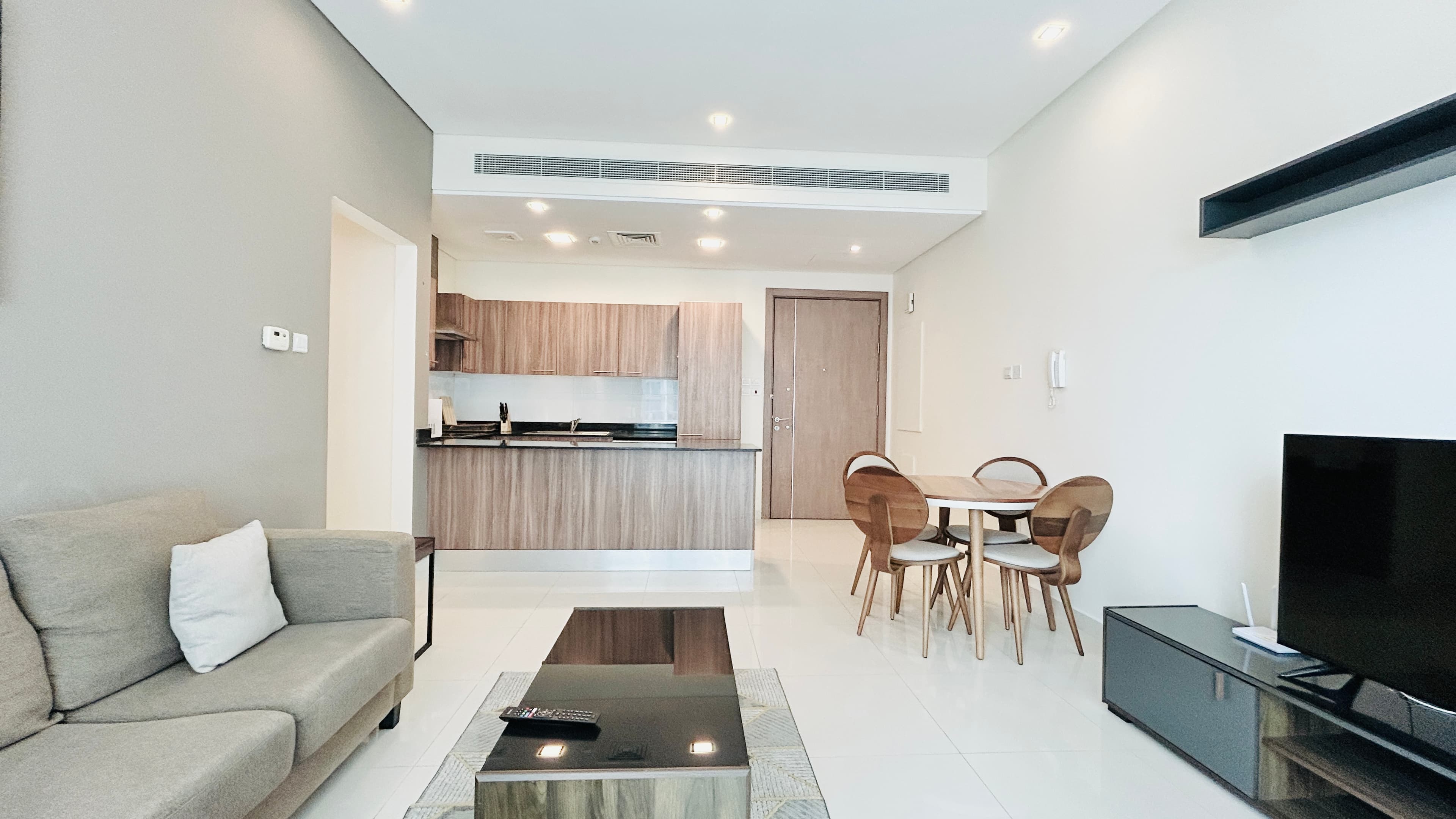 BALCONY | MODERN | CITY VIEW | SPACIOUS ROOMS
