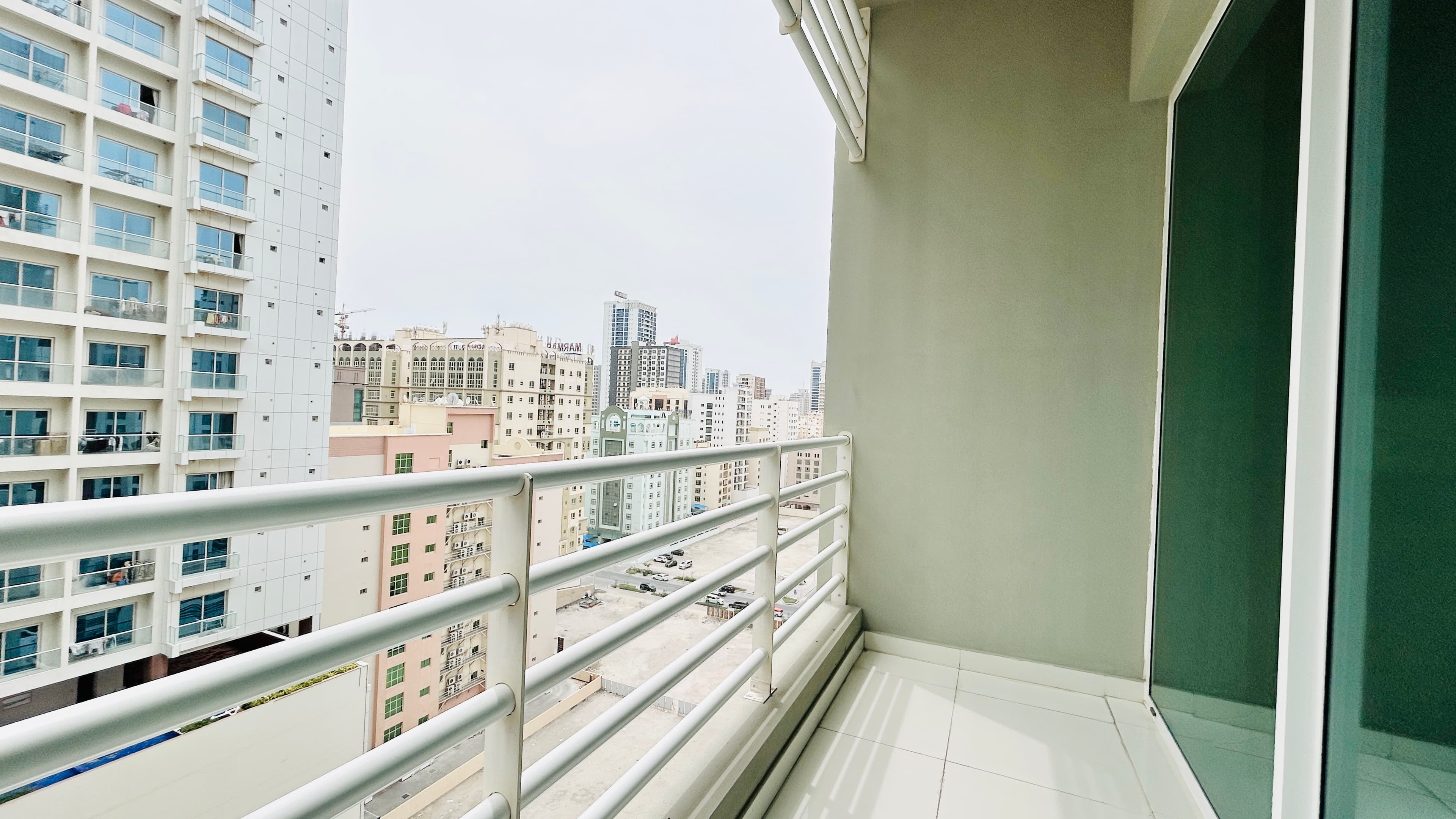 BALCONY | MODERN | CITY VIEW | SPACIOUS ROOMS