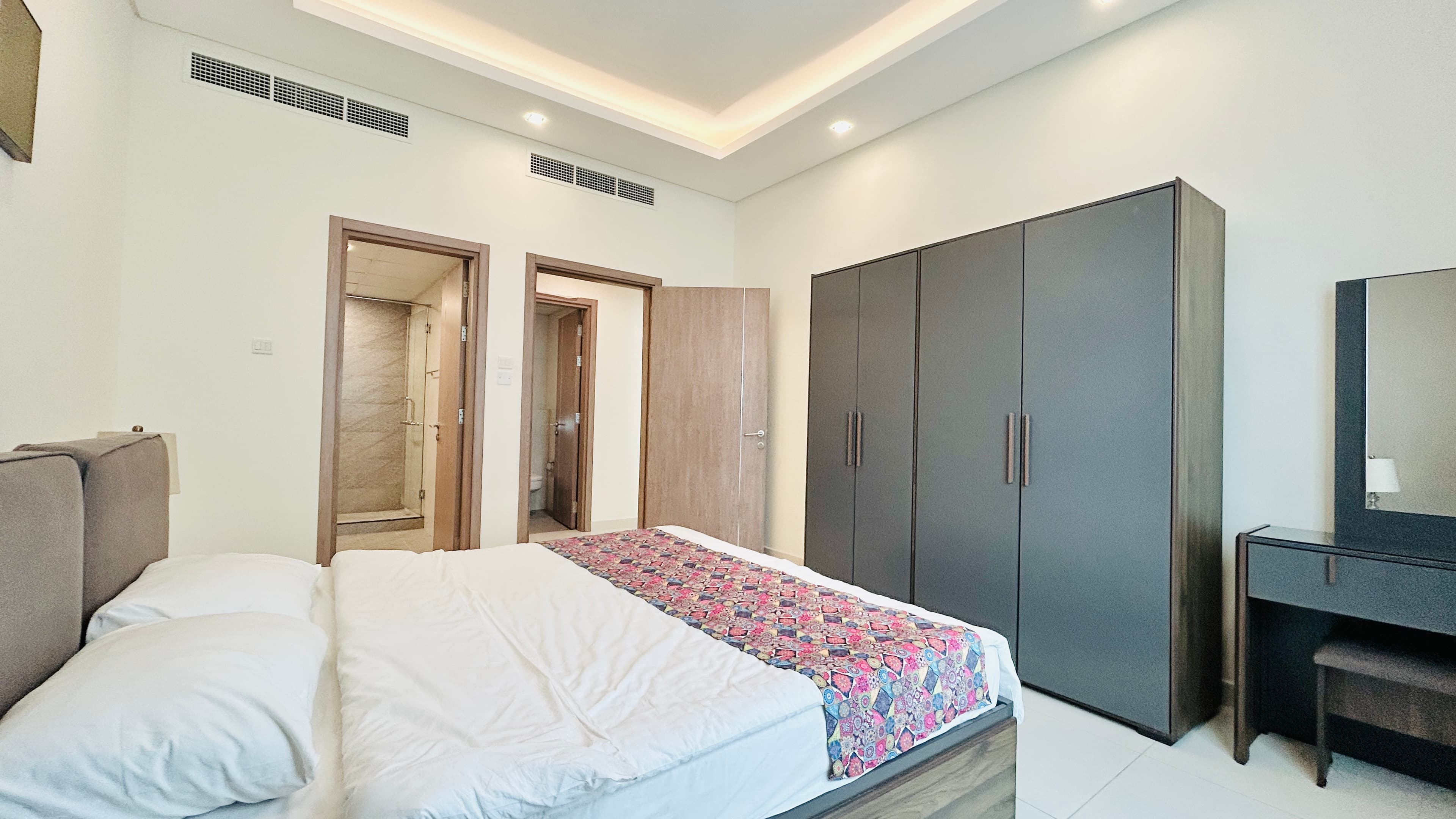 BALCONY | MODERN | CITY VIEW | SPACIOUS ROOMS