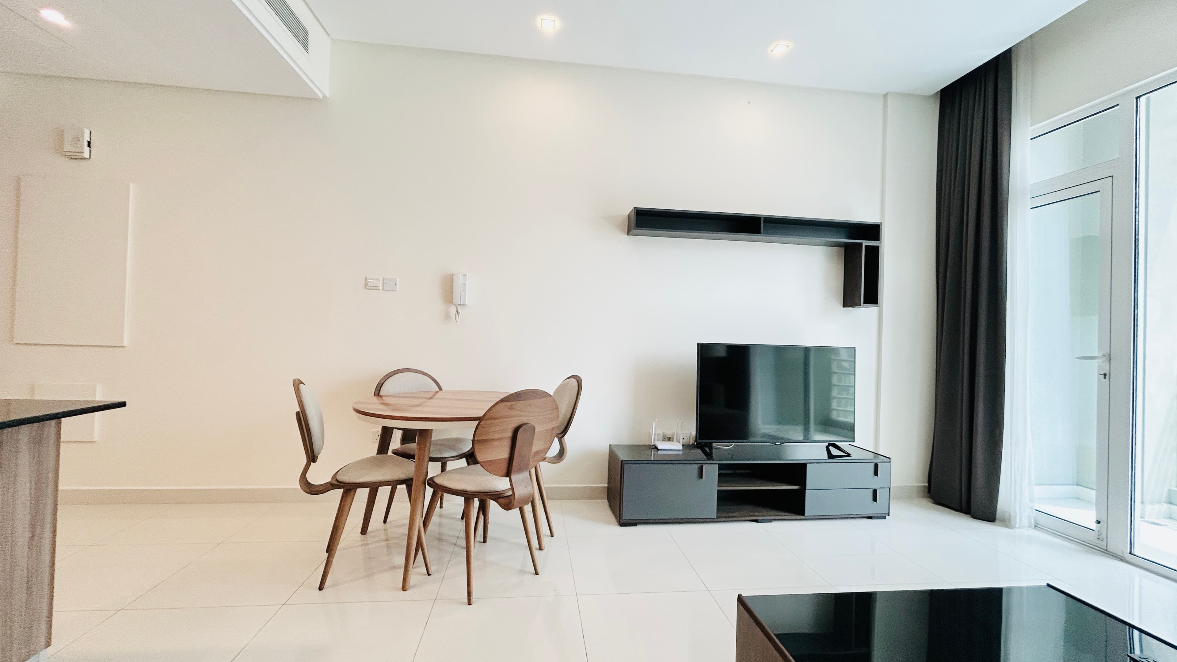 BALCONY | MODERN | CITY VIEW | SPACIOUS ROOMS