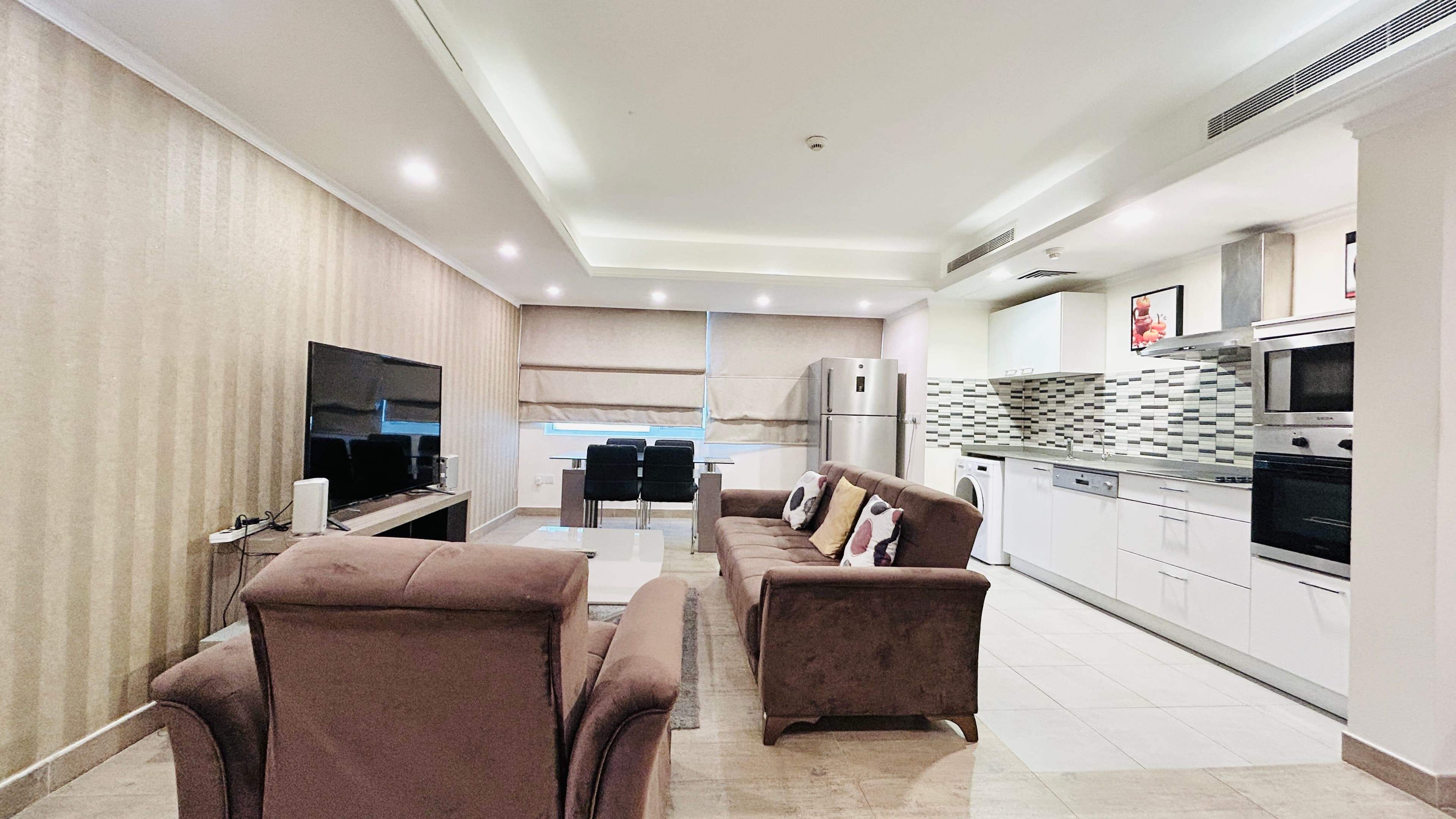 AMENITIES | SPACIOUS | CITYVIEW  | BRIGHT LIGHTING