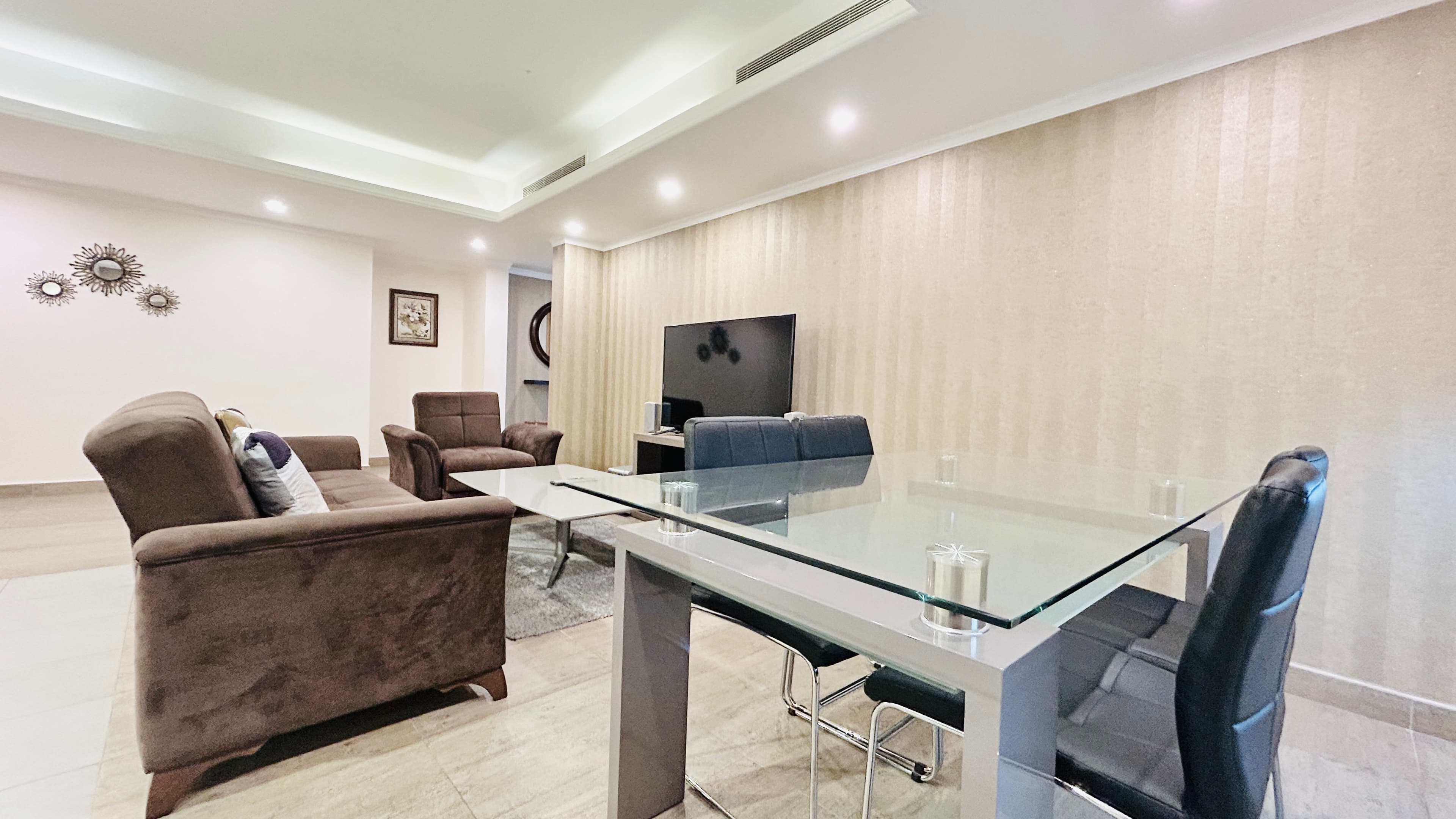 AMENITIES | SPACIOUS | CITYVIEW  | BRIGHT LIGHTING