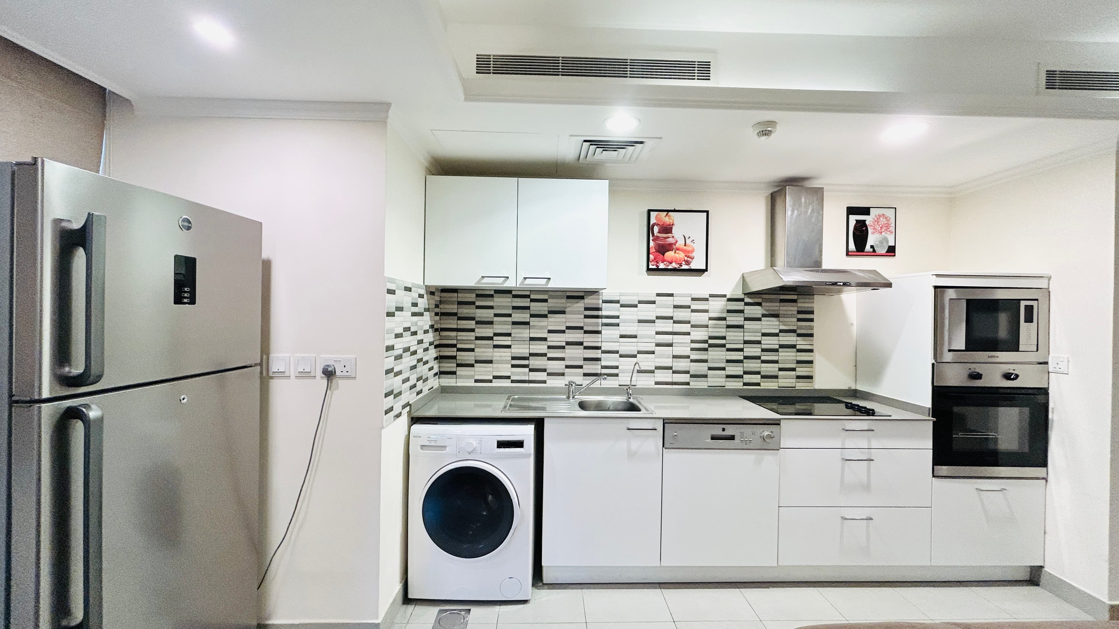 AMENITIES | SPACIOUS | CITYVIEW  | BRIGHT LIGHTING